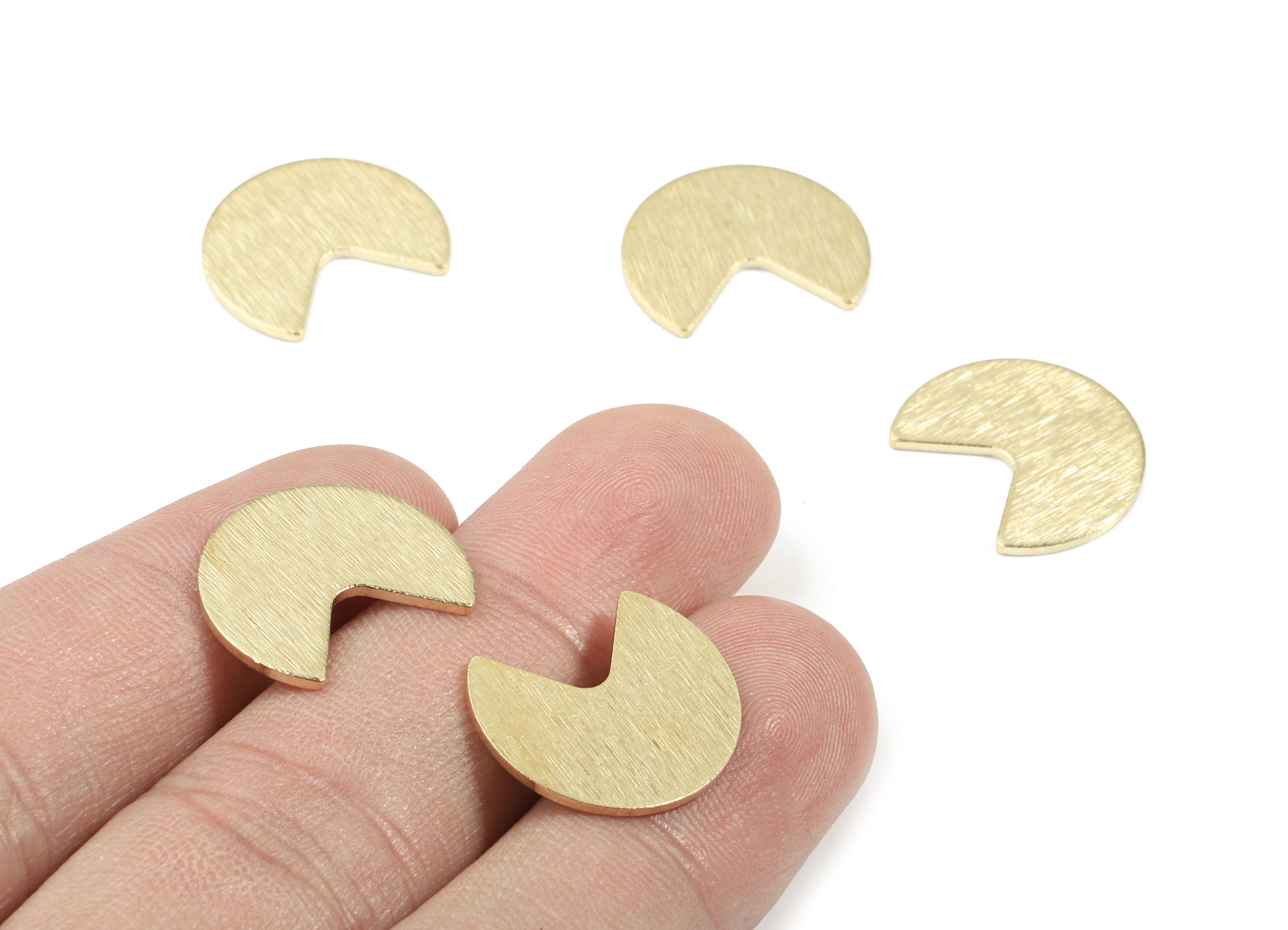 Brass Three Quarter Blank - Raw Brass Three Quarter Stamping Blank - Textured Brass Blank - Jewelry Supplies - 18.01x15.45x0.99mm - PP3392 - DOMEDBAZAAR