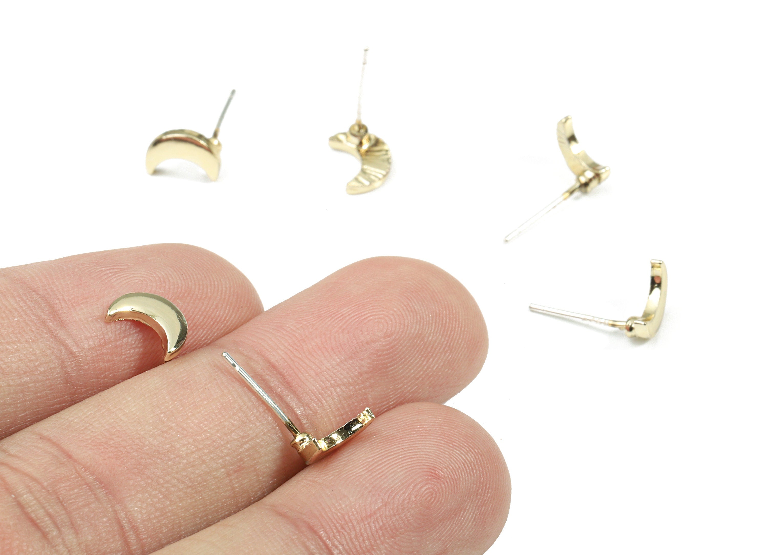 Alloy Crescent Earring Stud - Moon Earring Post - Gold Tone - Earring Post - Jewelry Supplies - 7.67x5.6x1.43mm - ZZ1591G - DOMEDBAZAAR