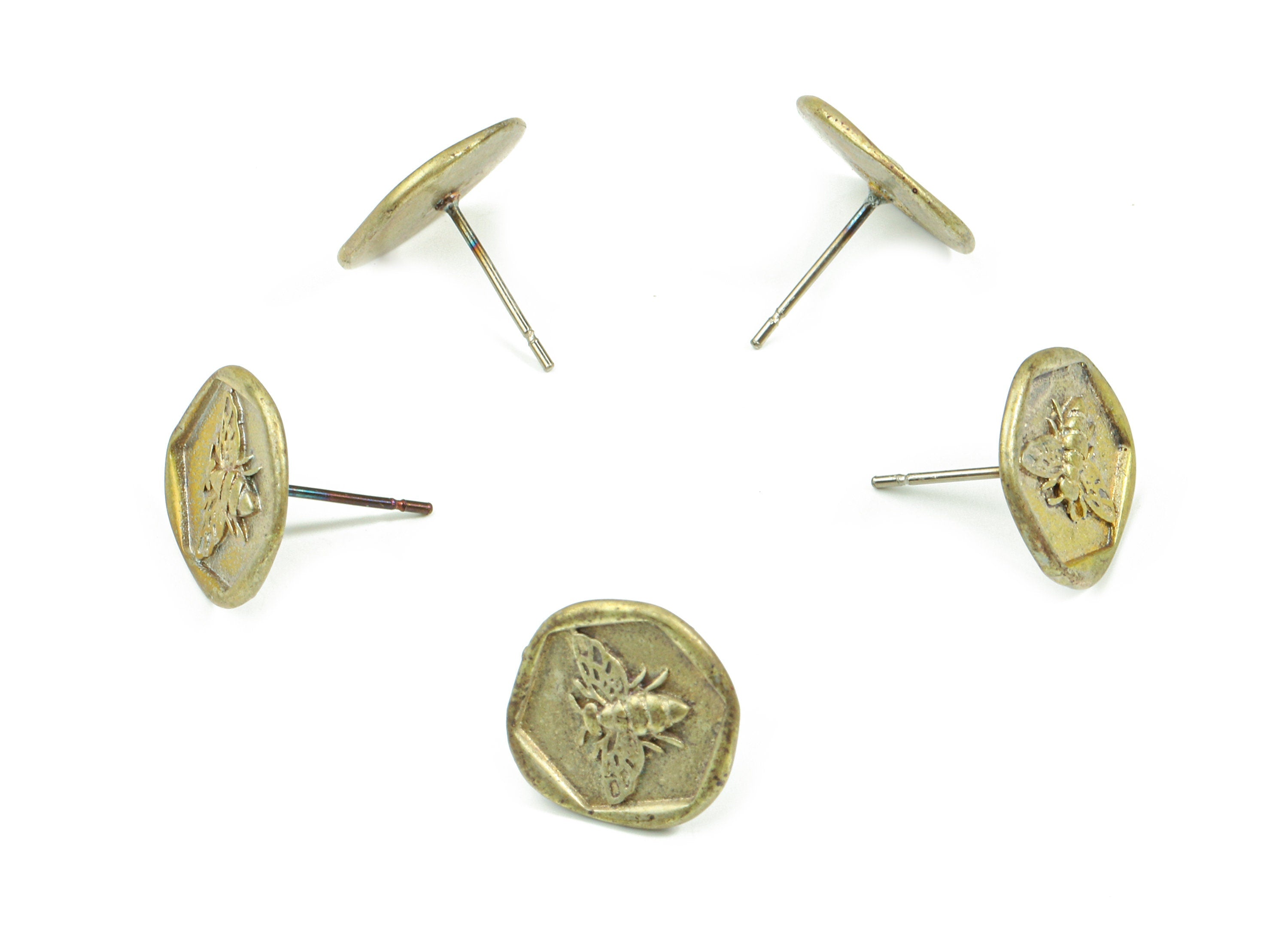Brass Bee Round Earring Stud - Raw Brass Bee Round Earring Post - Steel Stud - Earring Post - Jewelry Supplies - 13.69x13.55x1.33mm - PP3208 - DOMEDBAZAAR