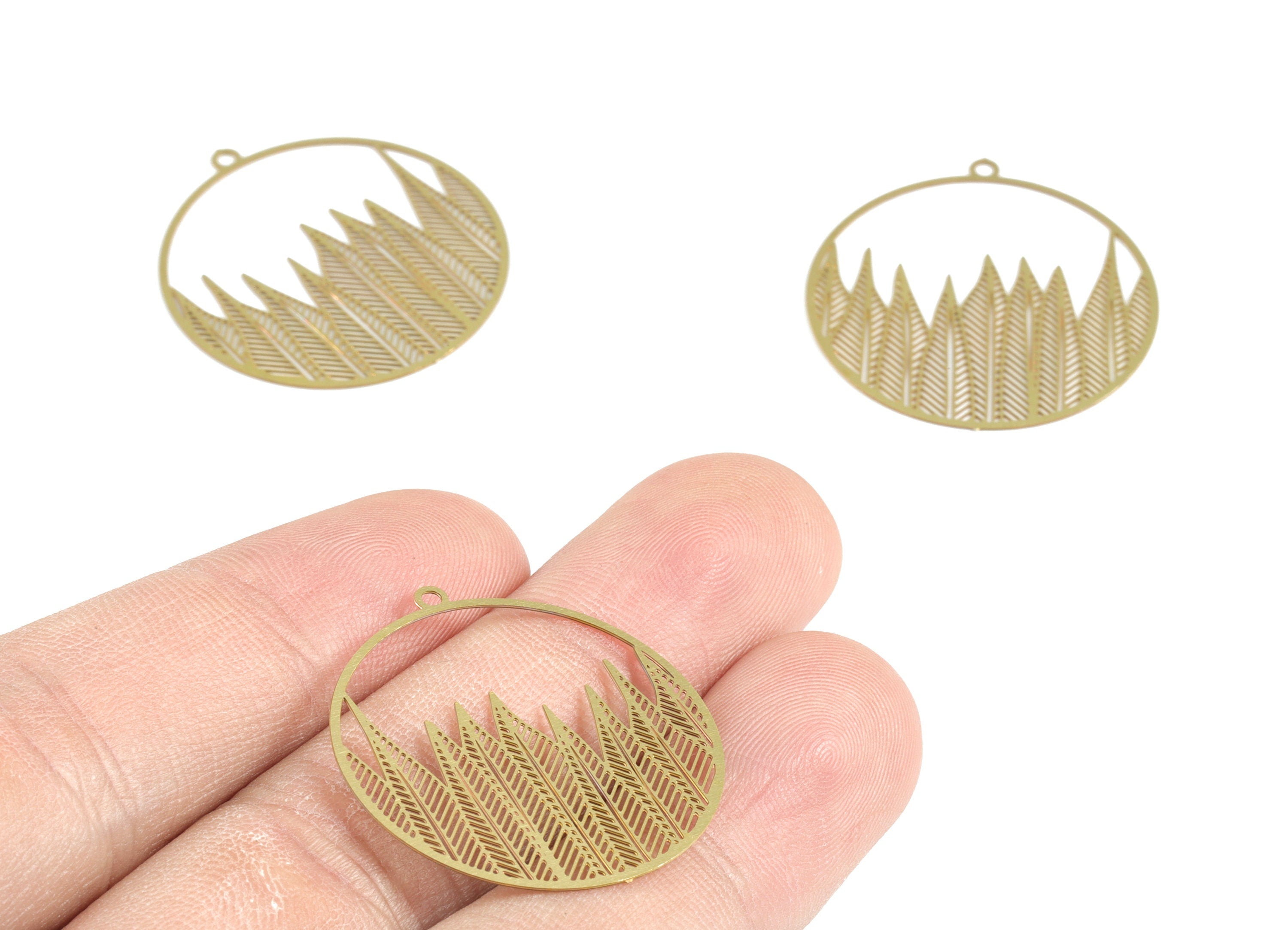 Brass Leafs Circle Earring Charms - Raw Brass Leafs Round Pendant - Earring Findings - Jewellery Supplies - 29.7x27.87x0.3mm - JJB6292 - DOMEDBAZAAR