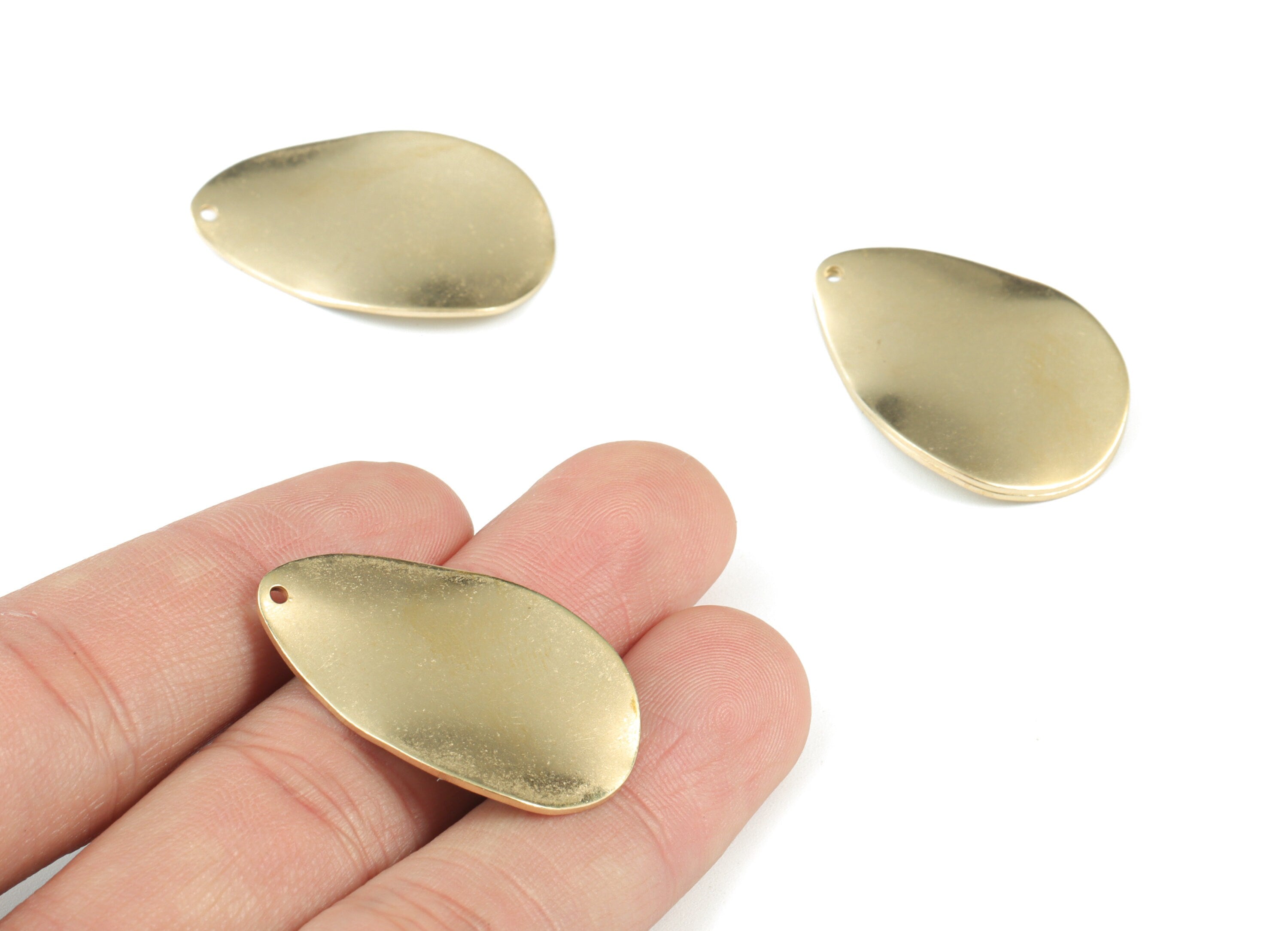 Personalized stamping blank - Brass Oval Wavy Earring Charms - Raw Brass Wavy Oval Pendant - Earring Findings- 32.68x22.03x1.67mm - PP3612 - DOMEDBAZAAR