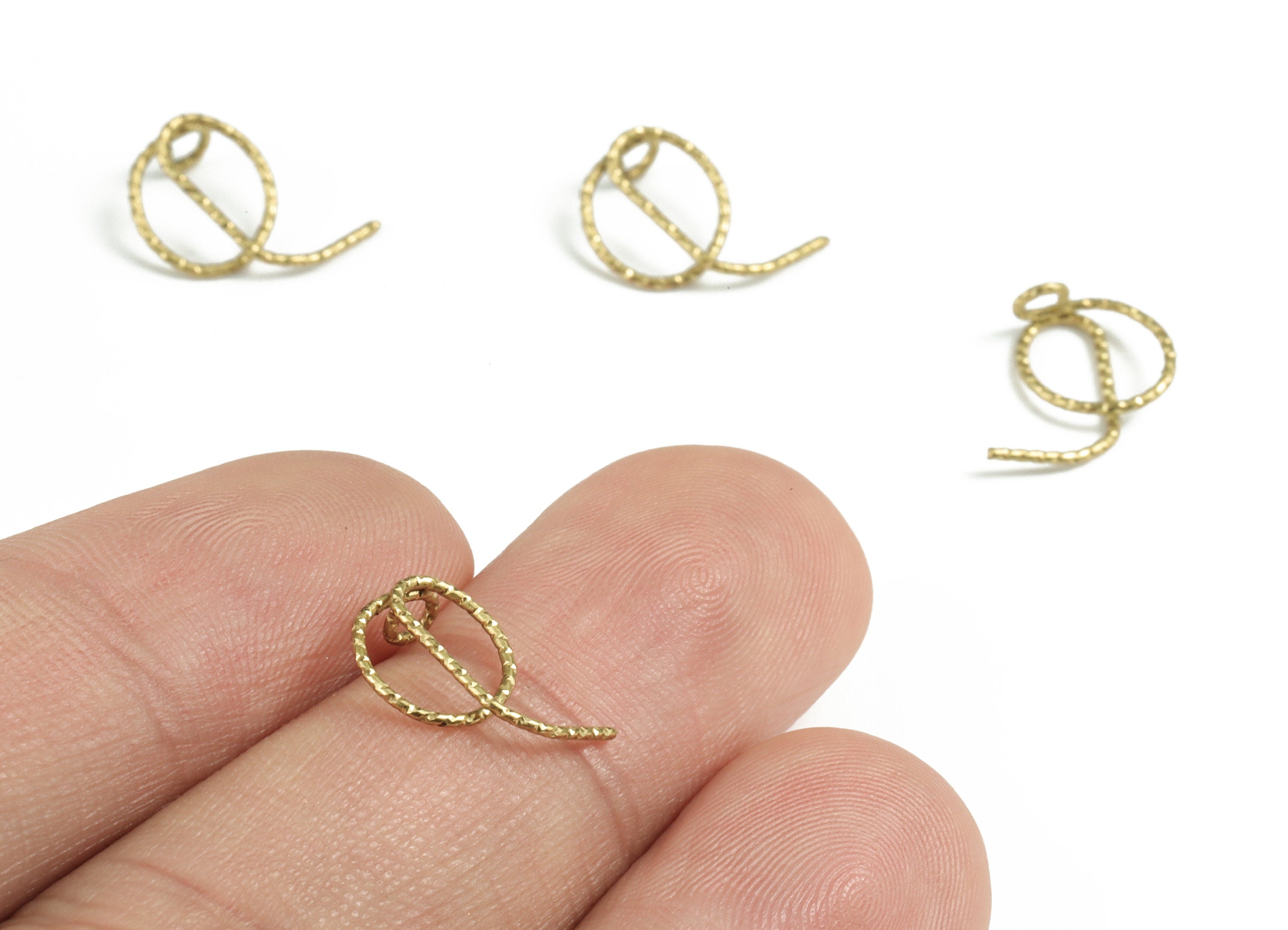 Brass Q Letter Pendant - Raw Brass Wave Letter Q Charms - Brass Wire - Jewelry Making Supplies - 11.59x8.7x0.61mm - PP3639Q - DOMEDBAZAAR