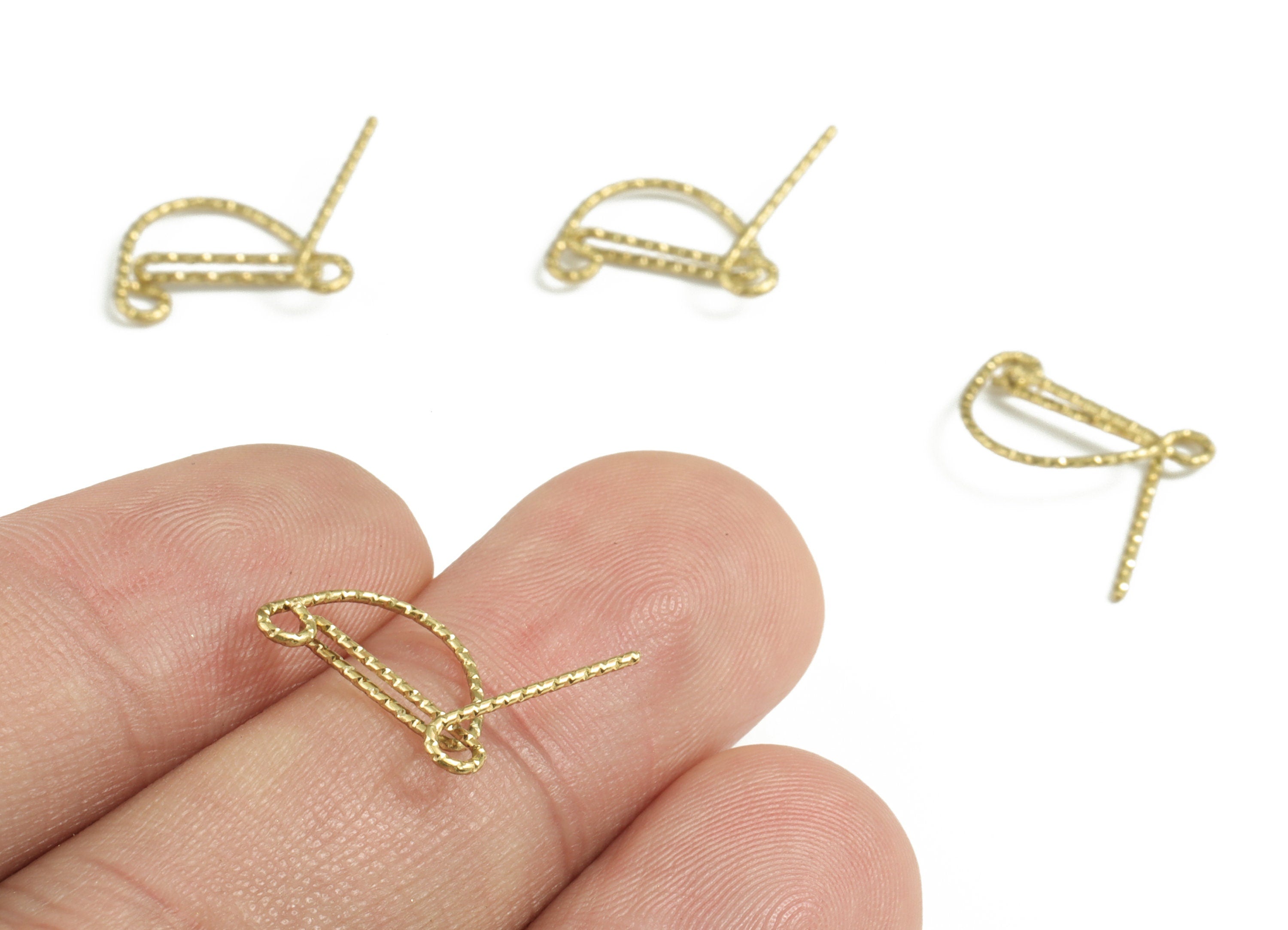 Brass D Letter Pendant - Raw Brass Wave Letter D Charms - Brass Wire - Jewelry Making Supplies - 13.29x9.63x0.67mm - PP3639D - DOMEDBAZAAR