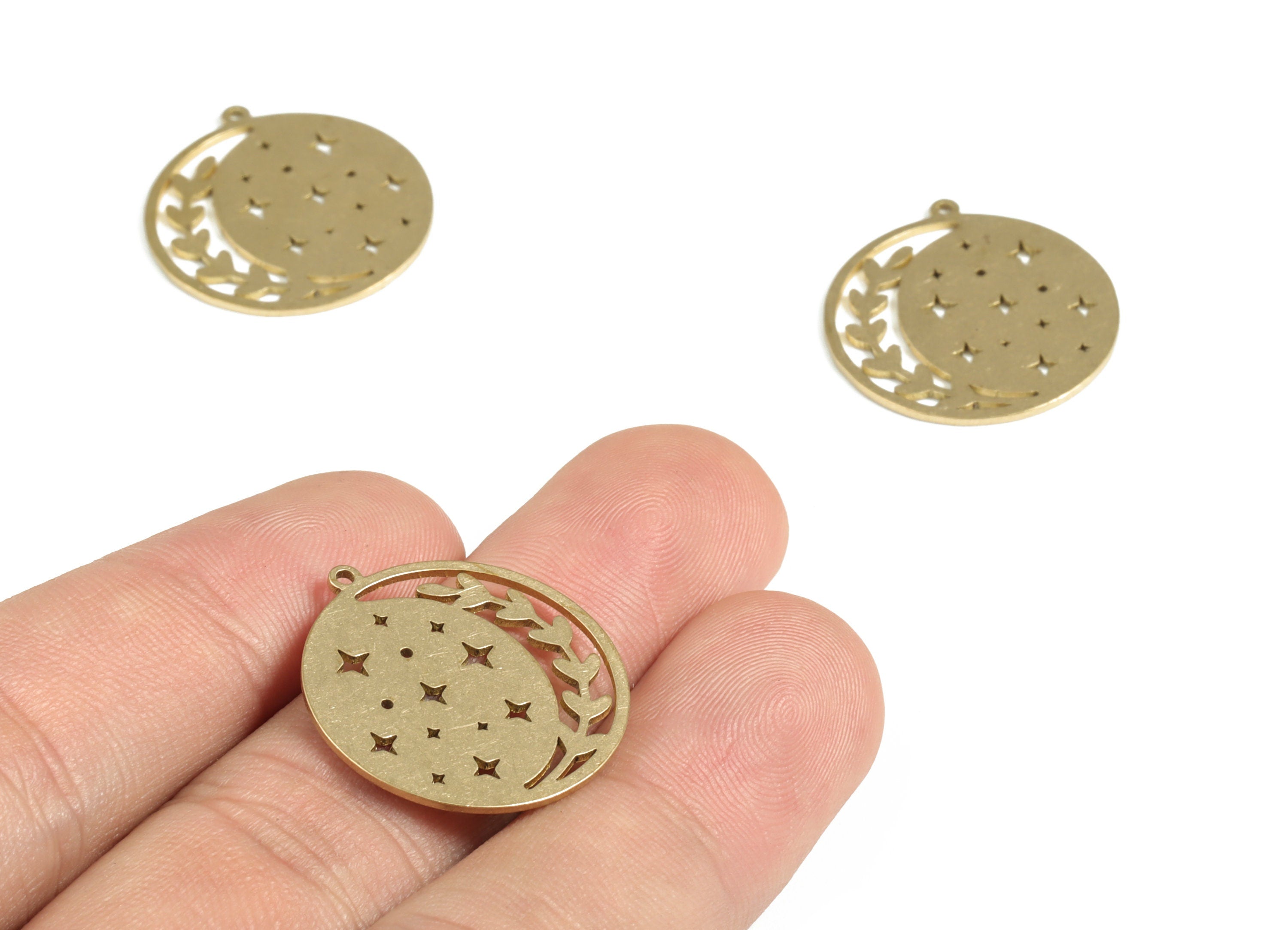 Brass Round Star Earring Charms - Raw Brass Round Star Pendant - Earring Findings - Jewelry Supplies - 23.88x21.89x1.13mm - PP3999 - DOMEDBAZAAR