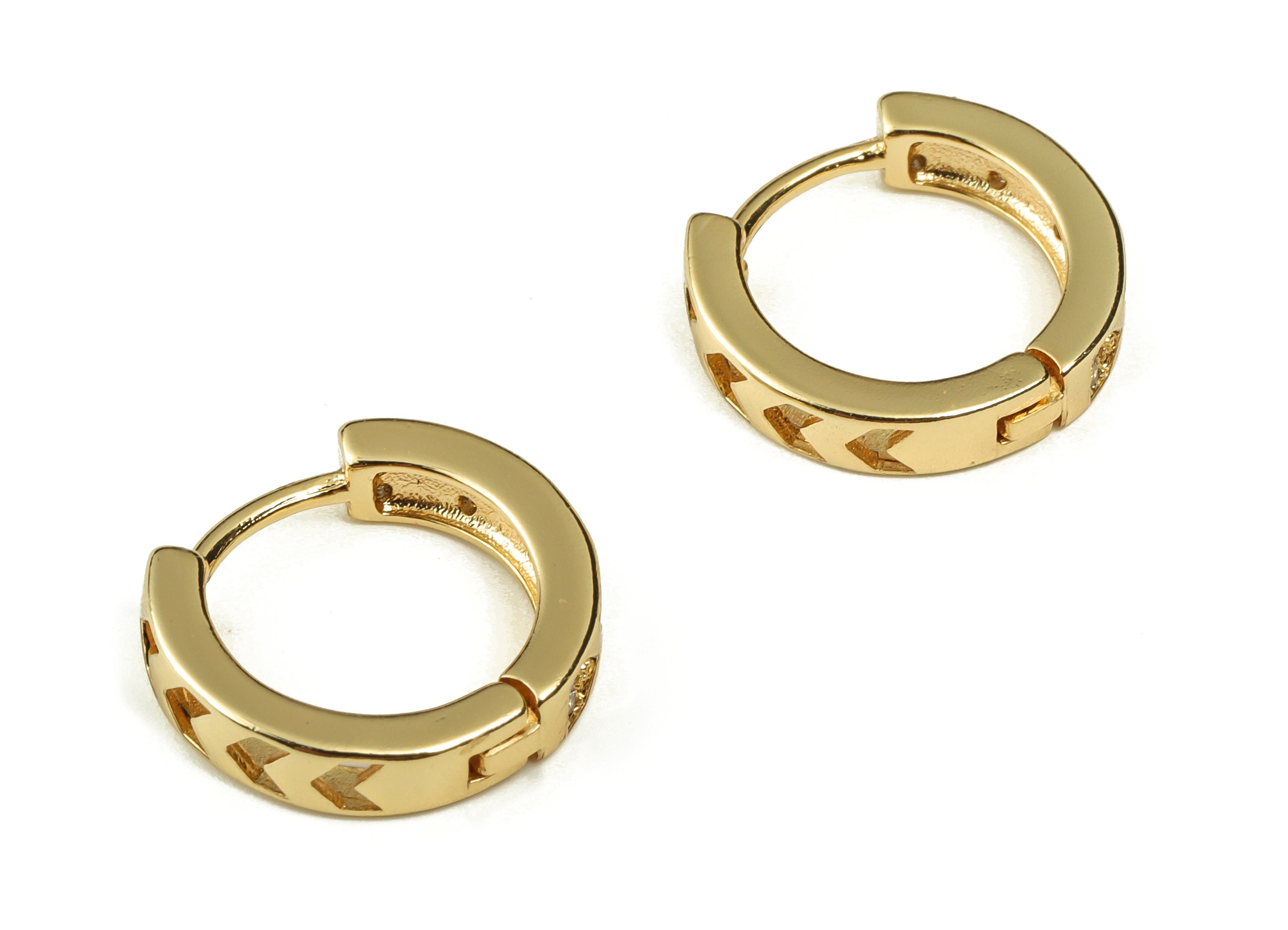 925 Silver Hoop Earrings – Arrow Design Huggies Hoop - 18K Real Gold Plated Brass - Zircon Earring Huggie - 15.38×14.18×2.41mm - RGP3186 - DOMEDBAZAAR