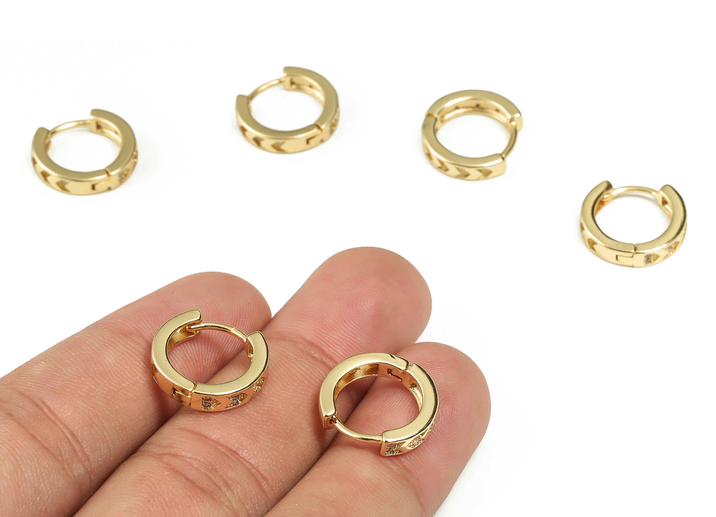 925 Silver Hoop Earrings – Arrow Design Huggies Hoop - 18K Real Gold Plated Brass - Zircon Earring Huggie - 15.38×14.18×2.41mm - RGP3186 - DOMEDBAZAAR