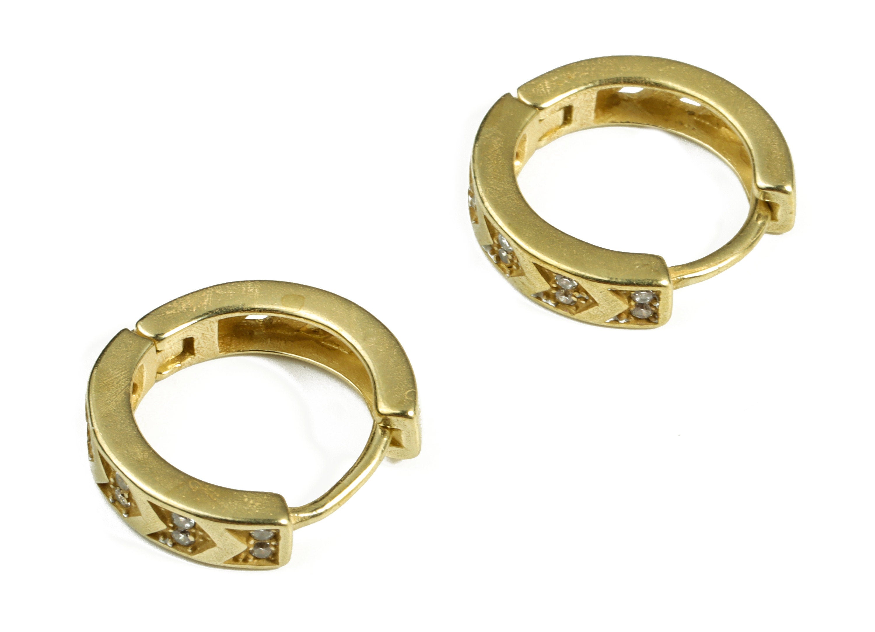 Brass Huggie Hoop Earring – Dainty Arrow Hoop Earring - Earring Huggie With Zircons – Earring Jewelry Supplies - 15.3×13.97×2.14mm - PP4101 - DOMEDBAZAAR
