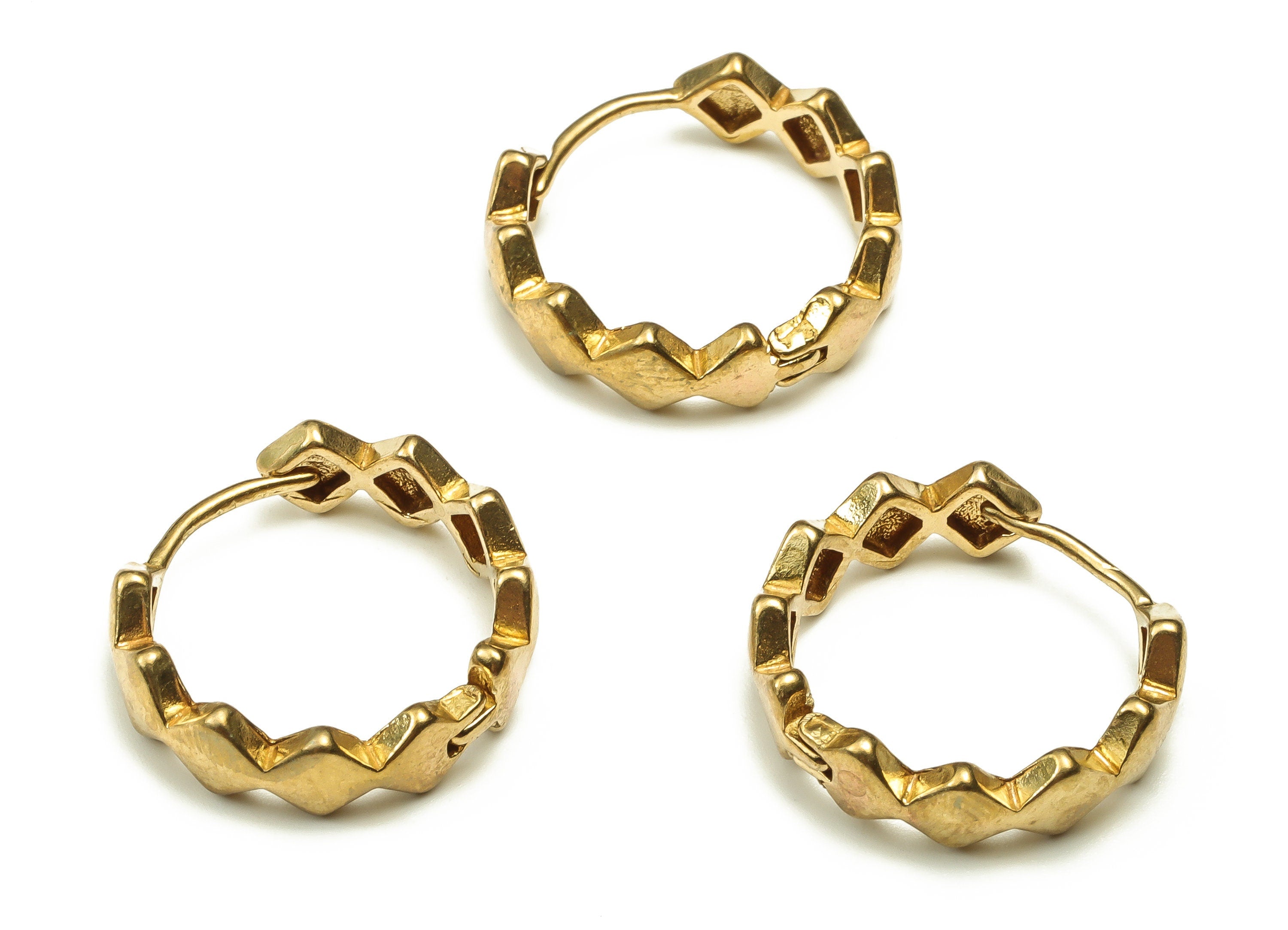 Brass Wavy Hoop Earring – Wavy Shape Earrings – Plain Huggie Hoop Earrings – Tiny Hoop Earring Jewelry Supplies - 18.3x20x5.44mm - PP4649 - DOMEDBAZAAR