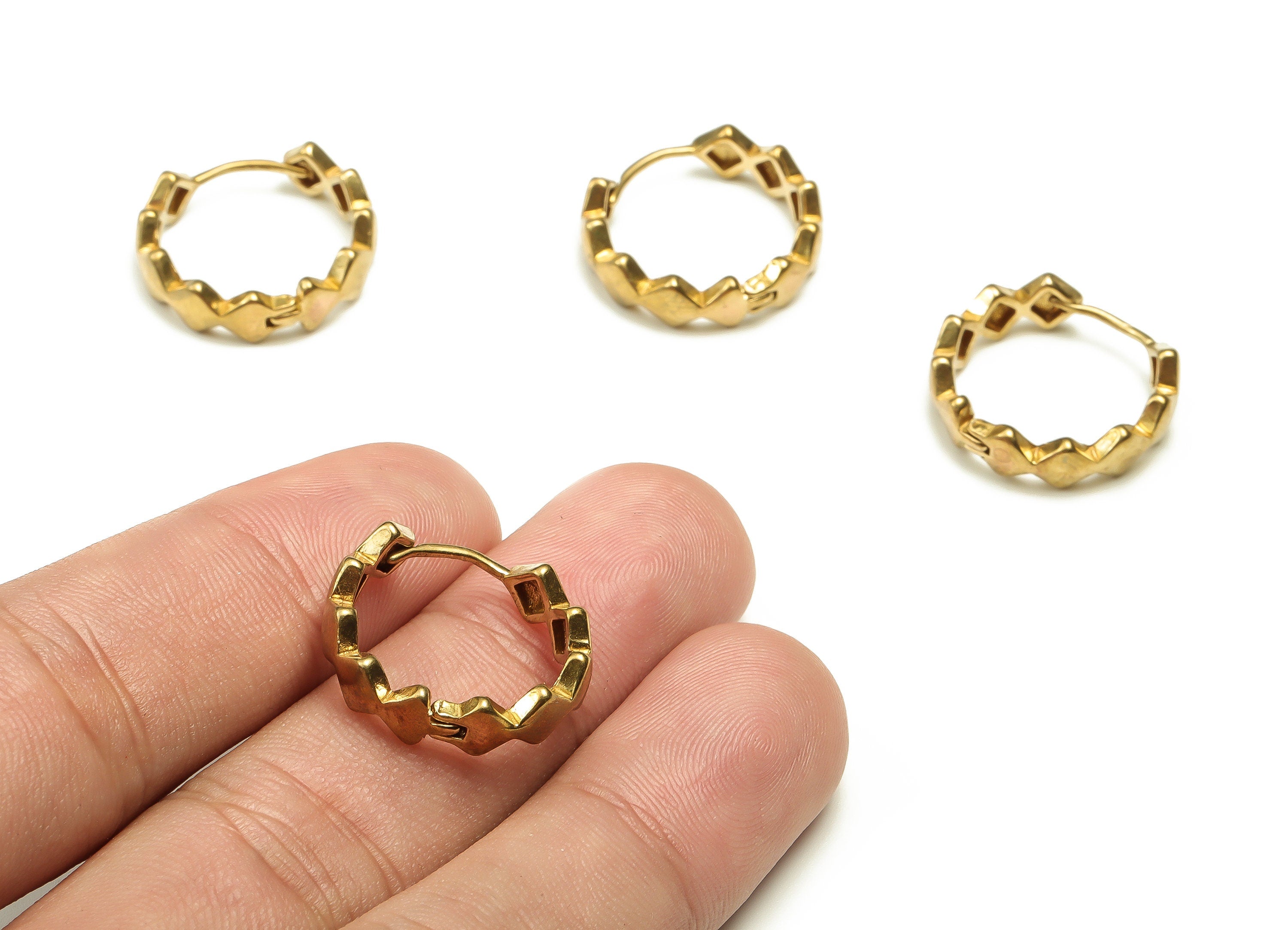 Brass Wavy Hoop Earring – Wavy Shape Earrings – Plain Huggie Hoop Earrings – Tiny Hoop Earring Jewelry Supplies - 18.3x20x5.44mm - PP4649 - DOMEDBAZAAR