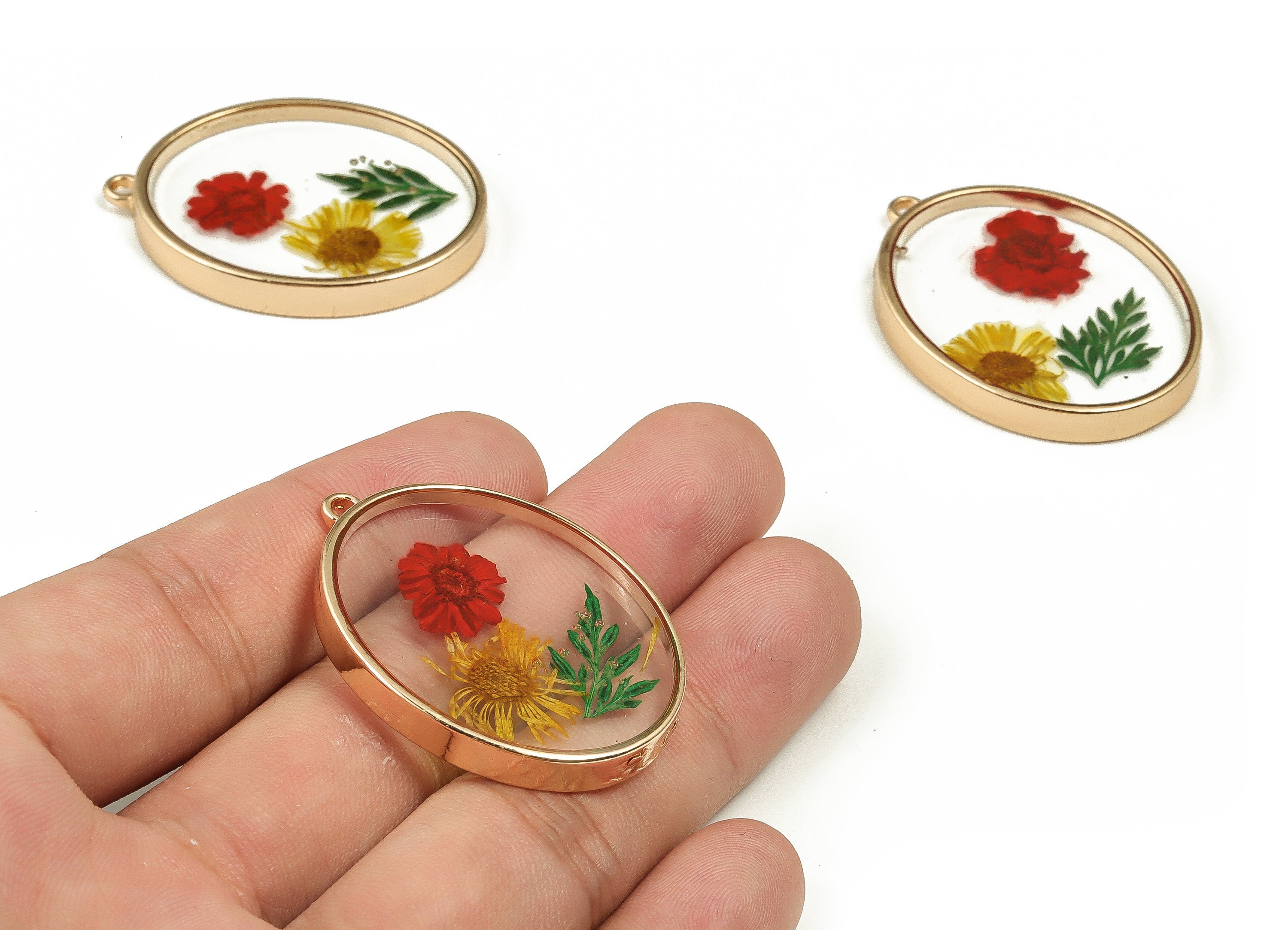 Epoxy Resin Oval Real Flower Charms - Needle Chrysanthemum&Black Pout Leaf Pendant - Gold Tone Plated Alloy - 41.21x30.03x4.61mm - ZZ1860 - DOMEDBAZAAR
