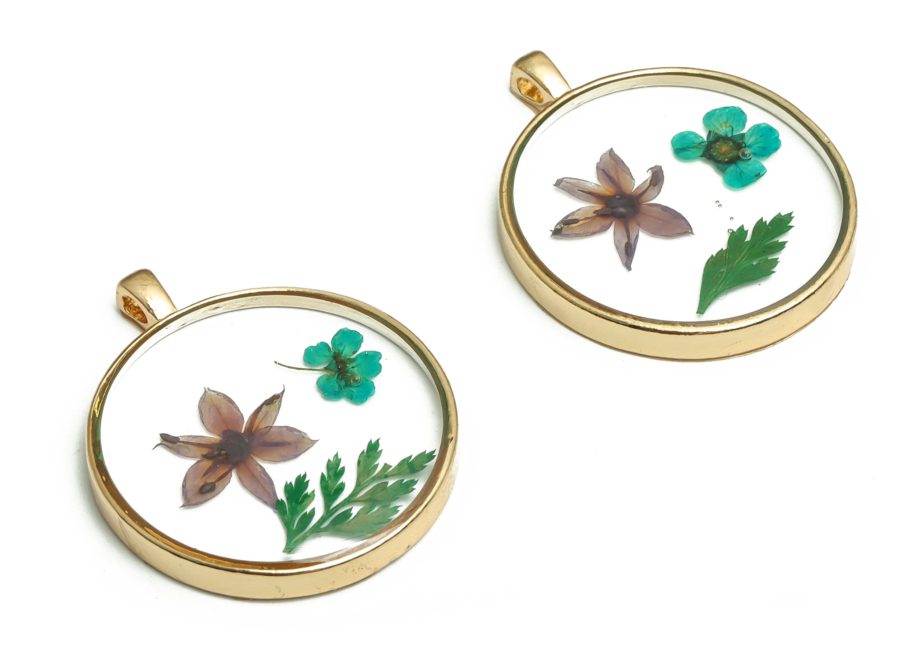 Epoxy Resin Round Real Flower Charms - Leek Flower - Narcissus Flower - Lace Flower Charms - Gold Tone Plated Alloy - 35x28.6x4.7mm - ZZ1947 - DOMEDBAZAAR
