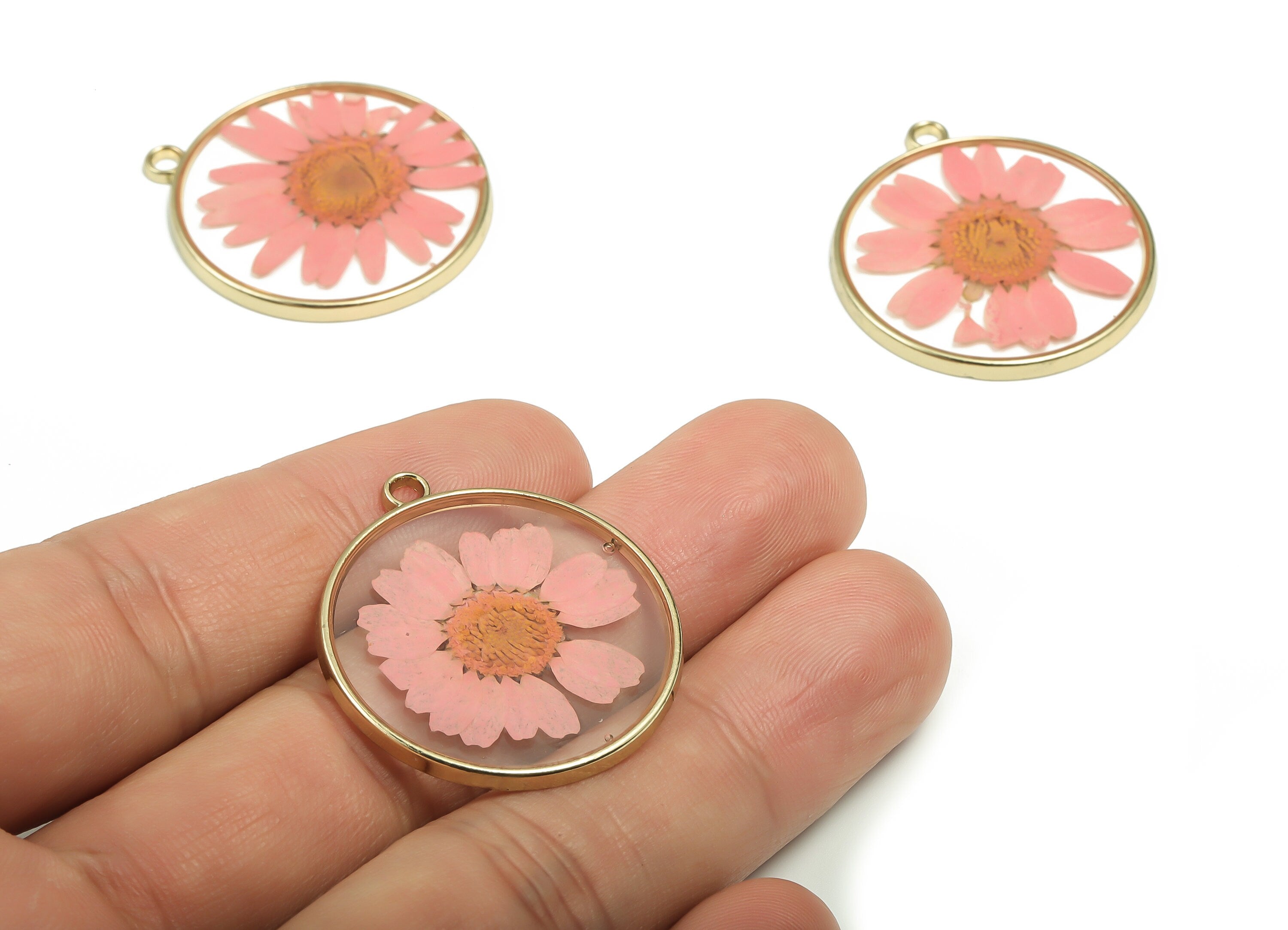 Alloy Round Real Flower Charms - Real Dried Flower Epoxy Pendant - Gold Tone Plated Alloy – Jewelry Supplies - 32.65x29.43x2.43mm - ZZ1971 - DOMEDBAZAAR