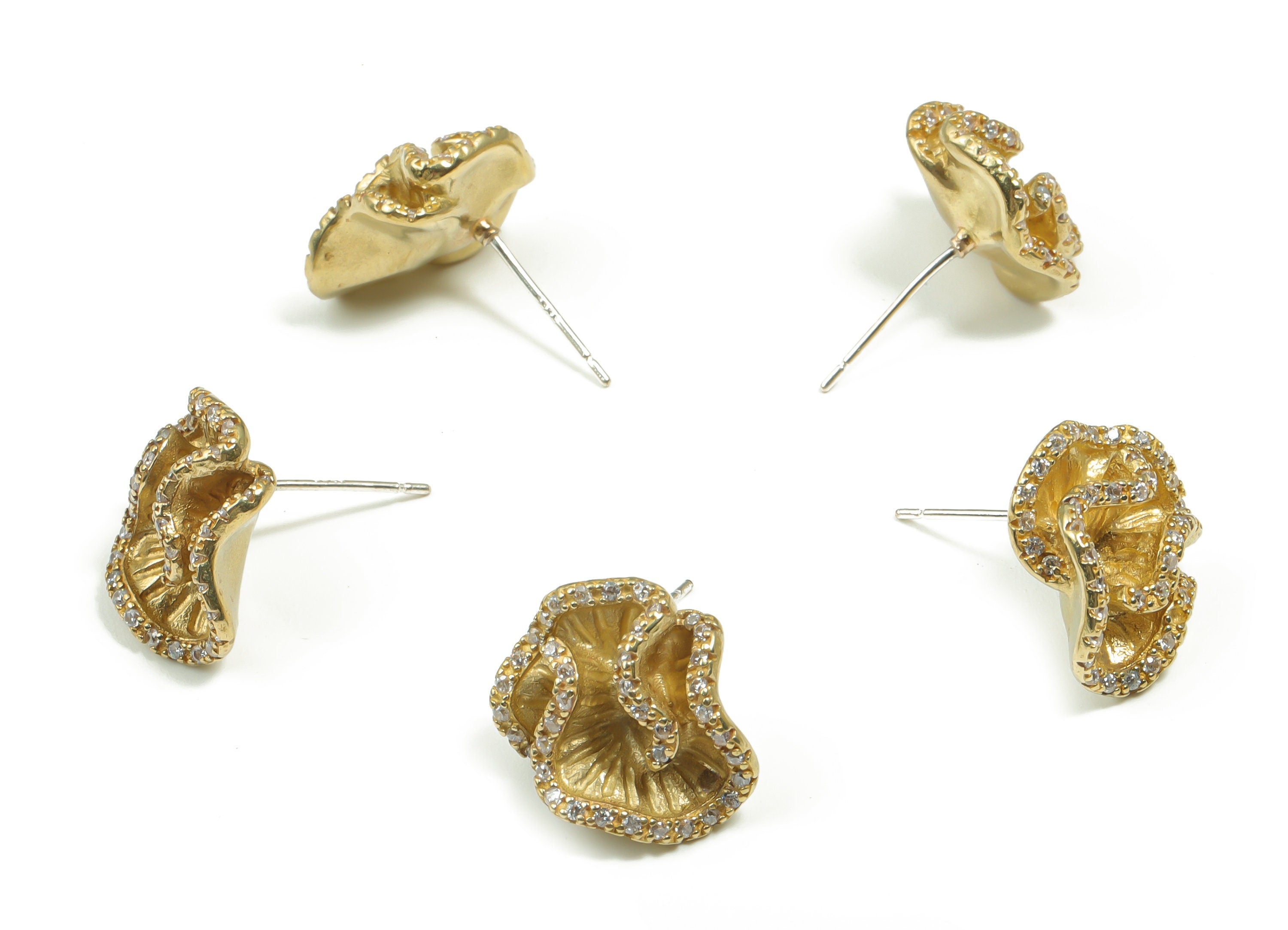 Brass Flower Earring Stud With Zircons - Raw Brass Flower Earring Post - Brass Stud - Jewelry Making Supplies - 15.71x14.17x6.44mm - PP4903 - DOMEDBAZAAR