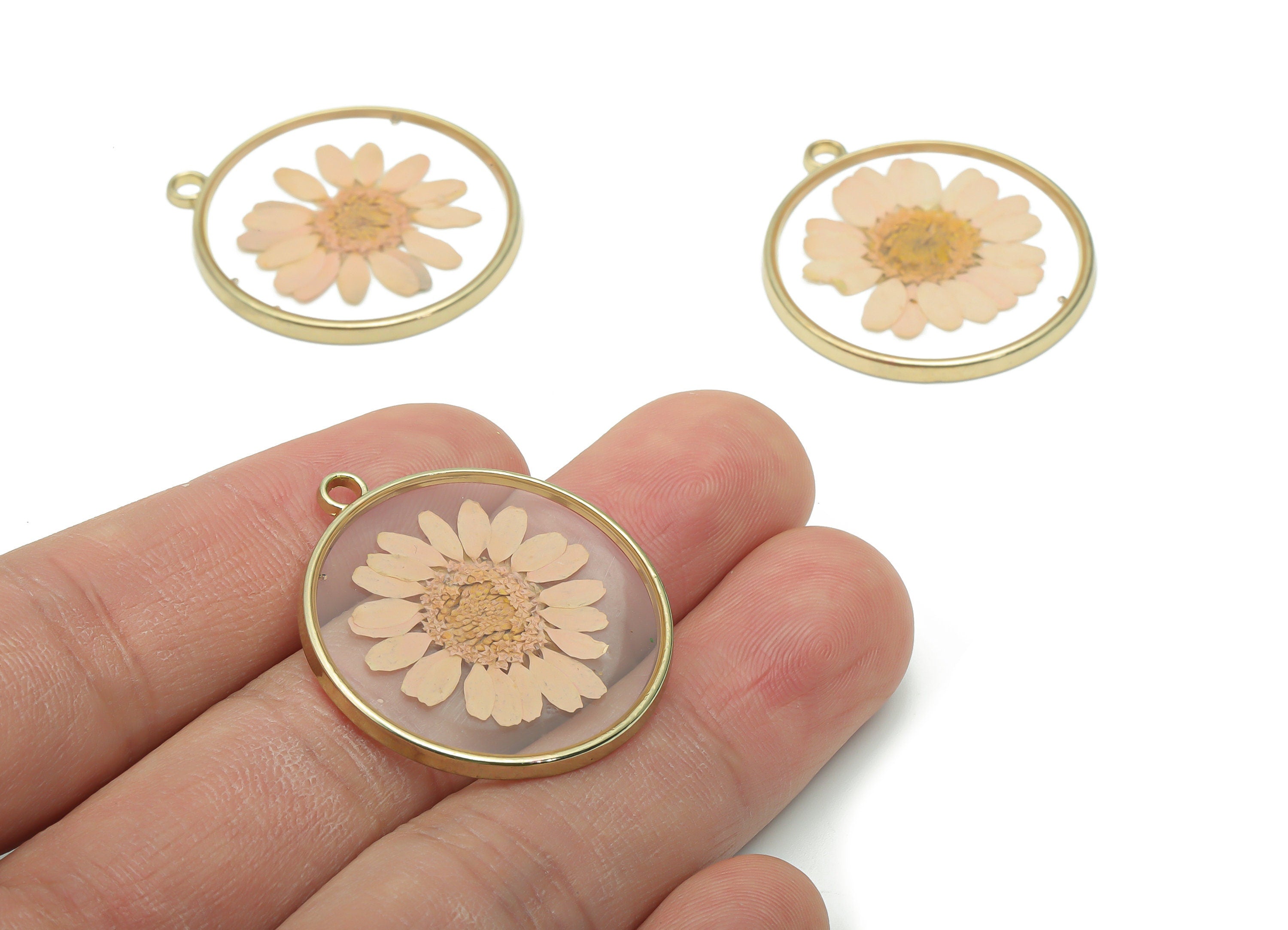 Alloy Round Real Flower Charms - Real Dried Flower Epoxy Pendant - Gold Tone Plated Alloy – Jewelry Supplies - 32.65x29.43x2.43mm - ZZ1971B - DOMEDBAZAAR