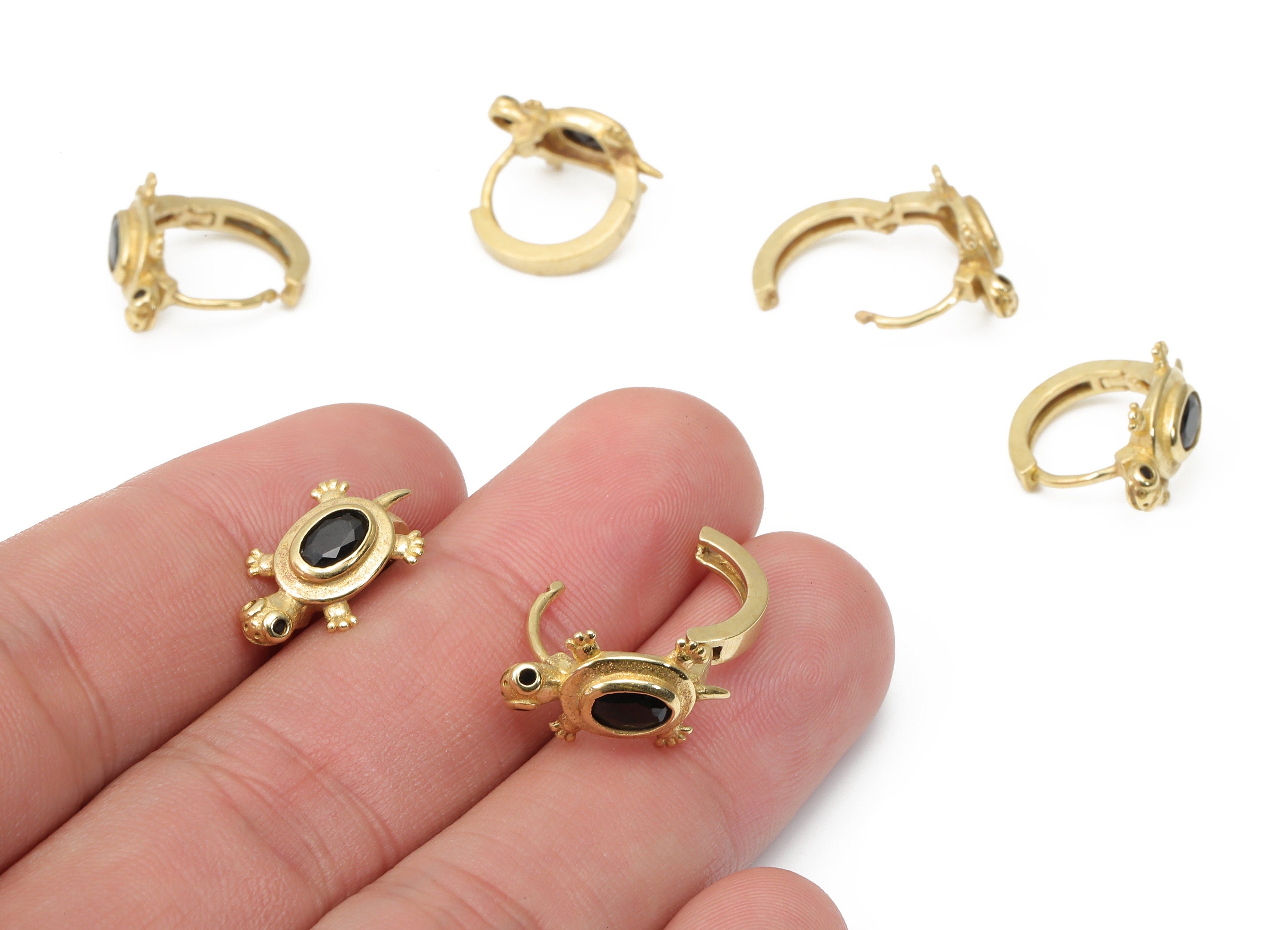 Brass Round Turtle Hoop Leverback - Dainty Turtle Circle Huggies with Open Ring - Zircon Small Hoop Earrings - 16.67x14.47x2.73mm - PP7363 - DOMEDBAZAAR