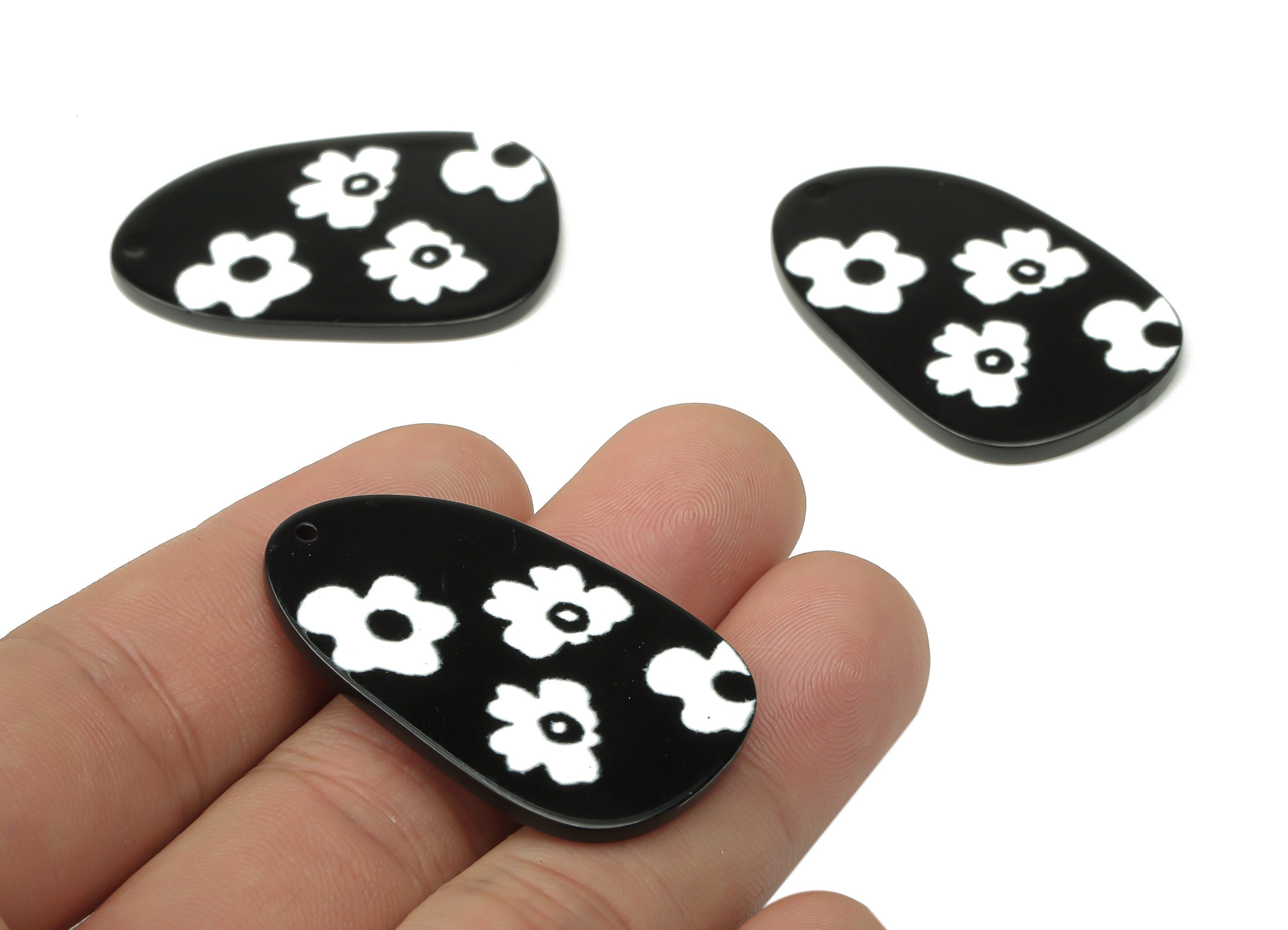 Acrylic Oval Flower Earrings Charm - Black and White Acrylic Flower Pendant Charms - Jewelry Making Supplies -39.76×26.02×2.36mm - AC2497 - DOMEDBAZAAR
