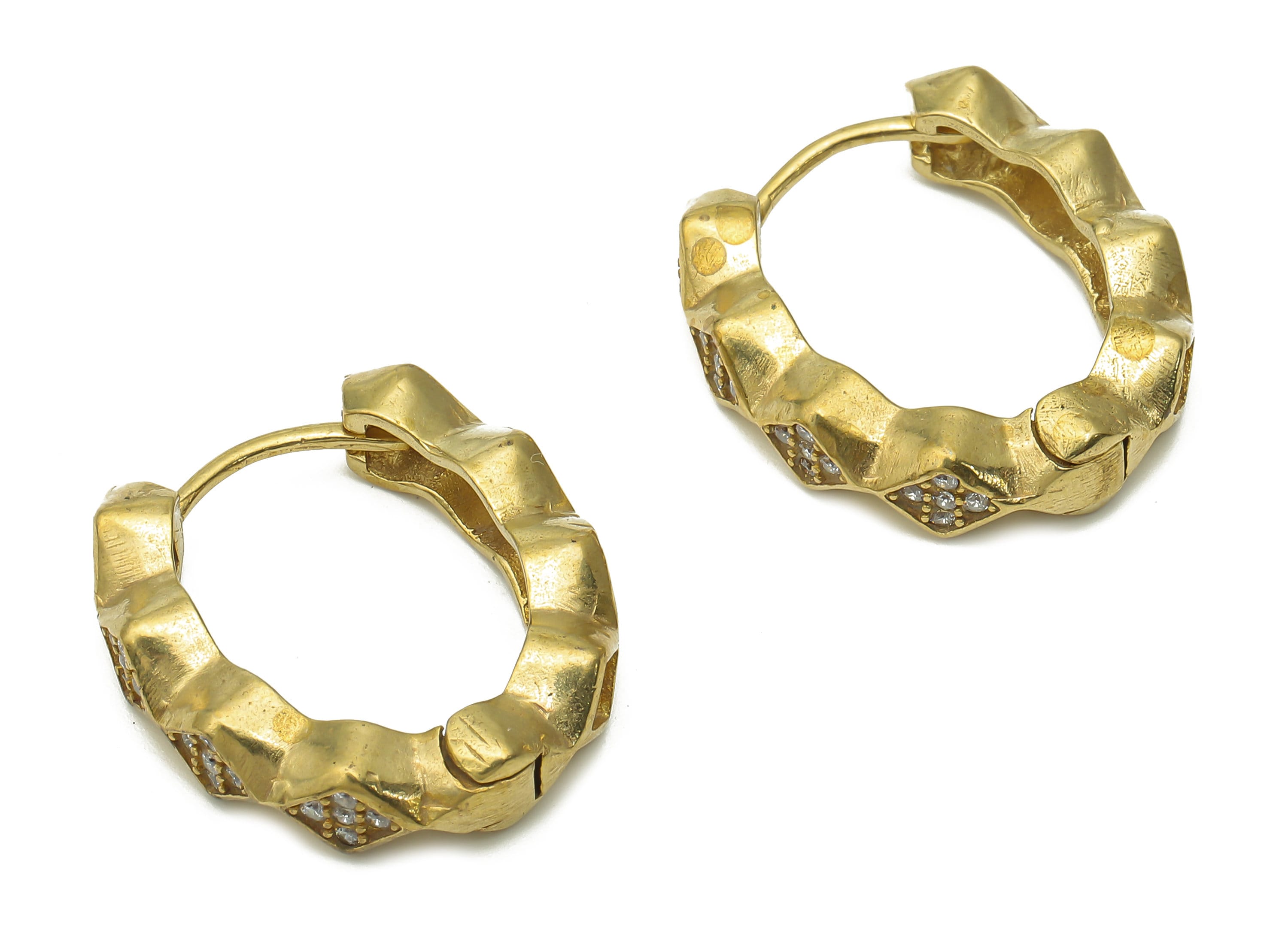 Brass Oval Huggie Hoop Earrings with Zircon - Raw Brass Huggie Hoop - Brass Zigzag Hoop Earrings - 23.77x21.07x4.93mm - PP7838 - DOMEDBAZAAR