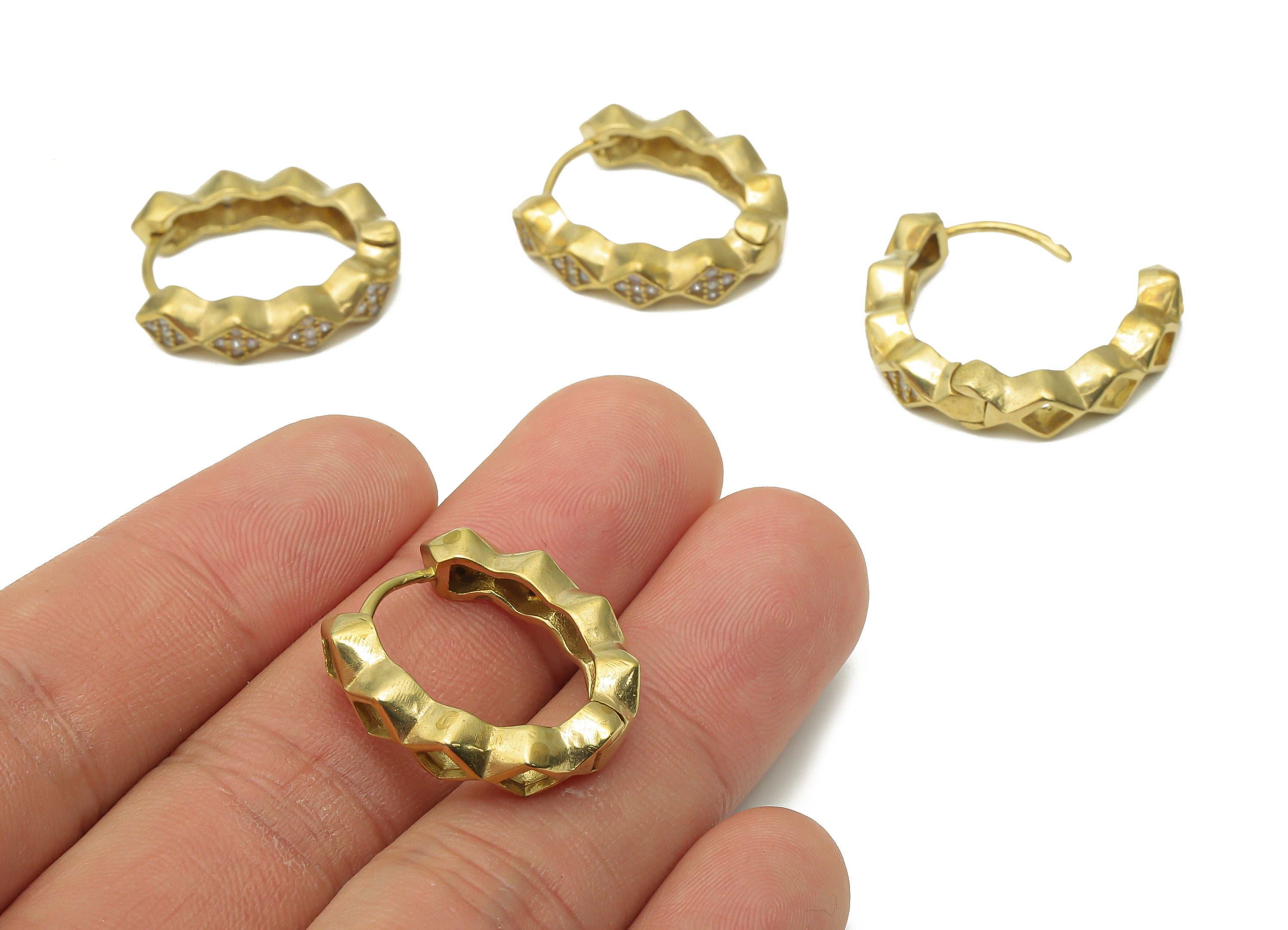 Brass Oval Huggie Hoop Earrings with Zircon - Raw Brass Huggie Hoop - Brass Zigzag Hoop Earrings - 23.77x21.07x4.93mm - PP7838 - DOMEDBAZAAR