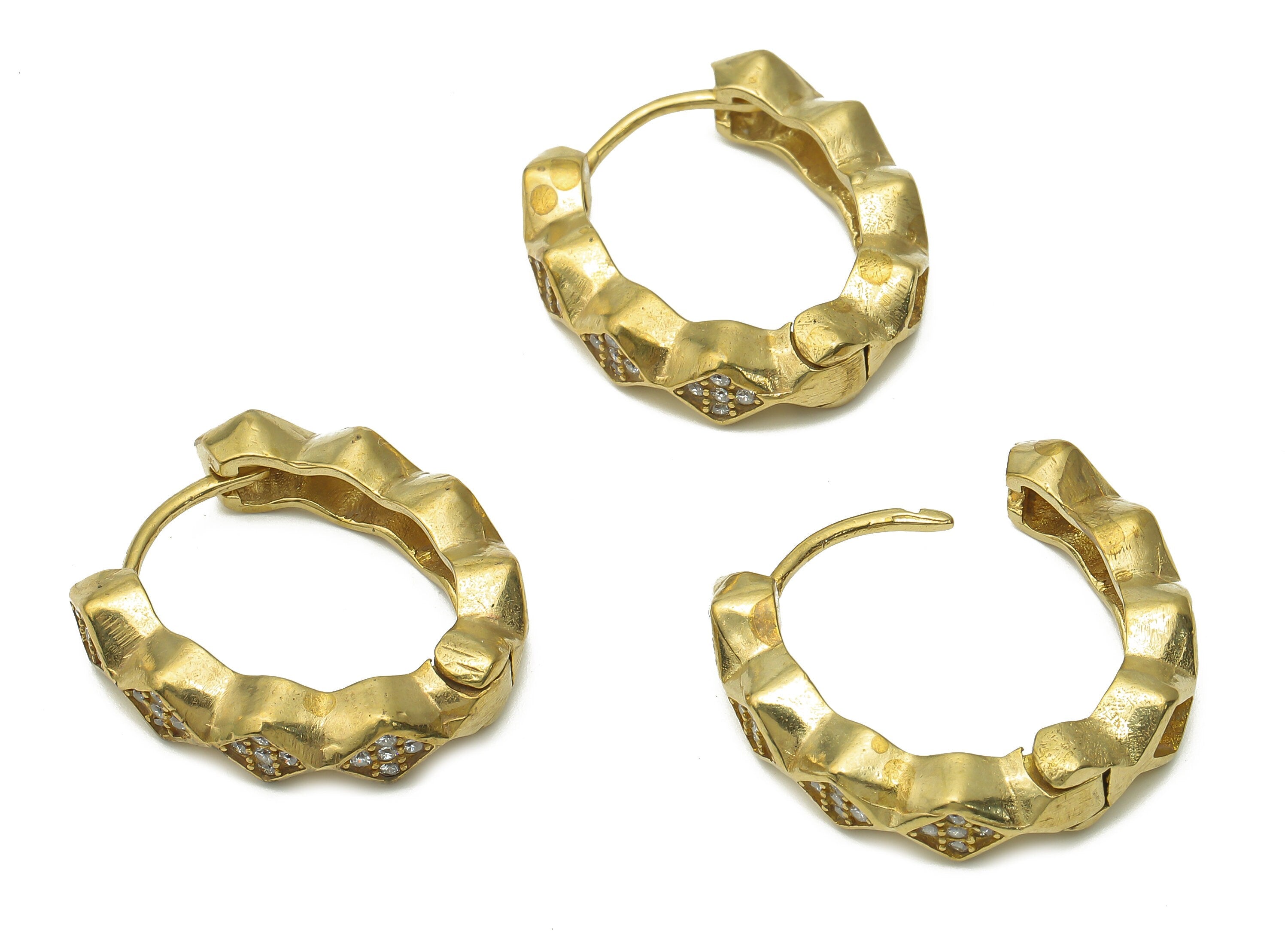 Brass Oval Huggie Hoop Earrings with Zircon - Raw Brass Huggie Hoop - Brass Zigzag Hoop Earrings - 23.77x21.07x4.93mm - PP7838 - DOMEDBAZAAR