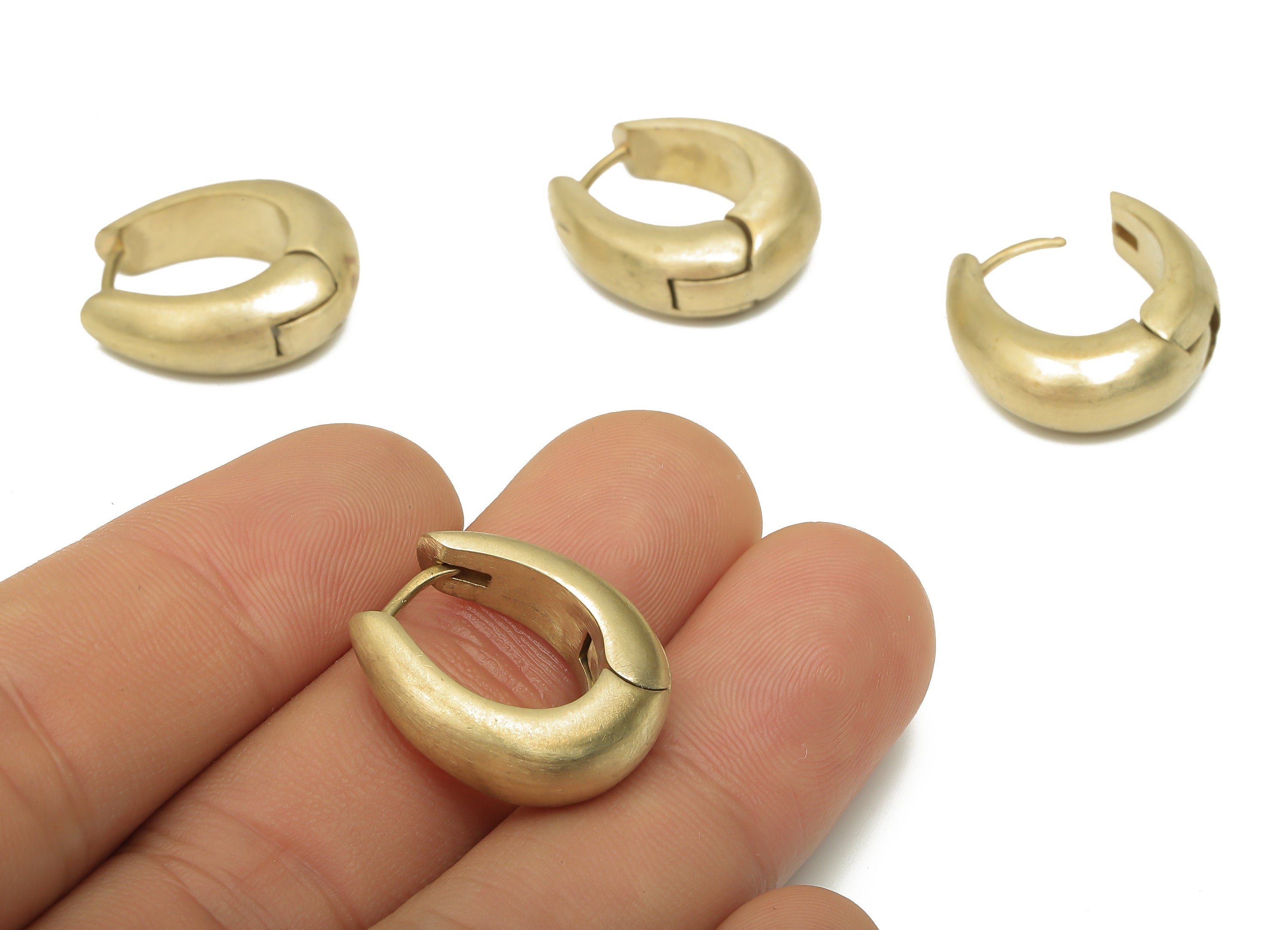 Brass Oval Huggie Hoop Earring - Raw Brass Minimalist Hoop Earrings - Earring Findings - Thick Clasp - 21.26x18.45x4.7mm - PP7861 - DOMEDBAZAAR