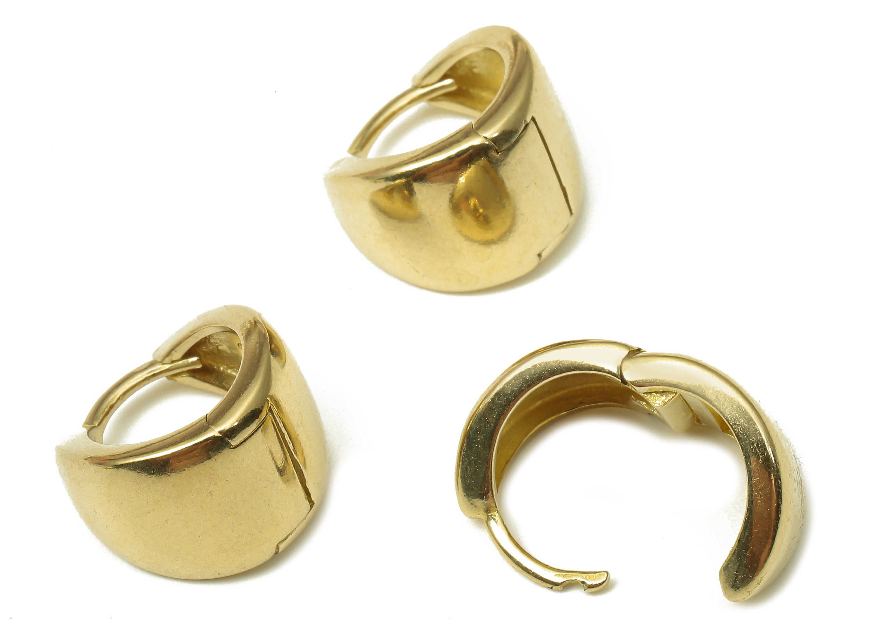 Brass Round Earring Clasp - Raw Brass Circle Huggie Earring - Wide Huggie Hoop Earring - Thick Hoop Earring - 14.07x9.88x2.12mm - PP7921 - DOMEDBAZAAR