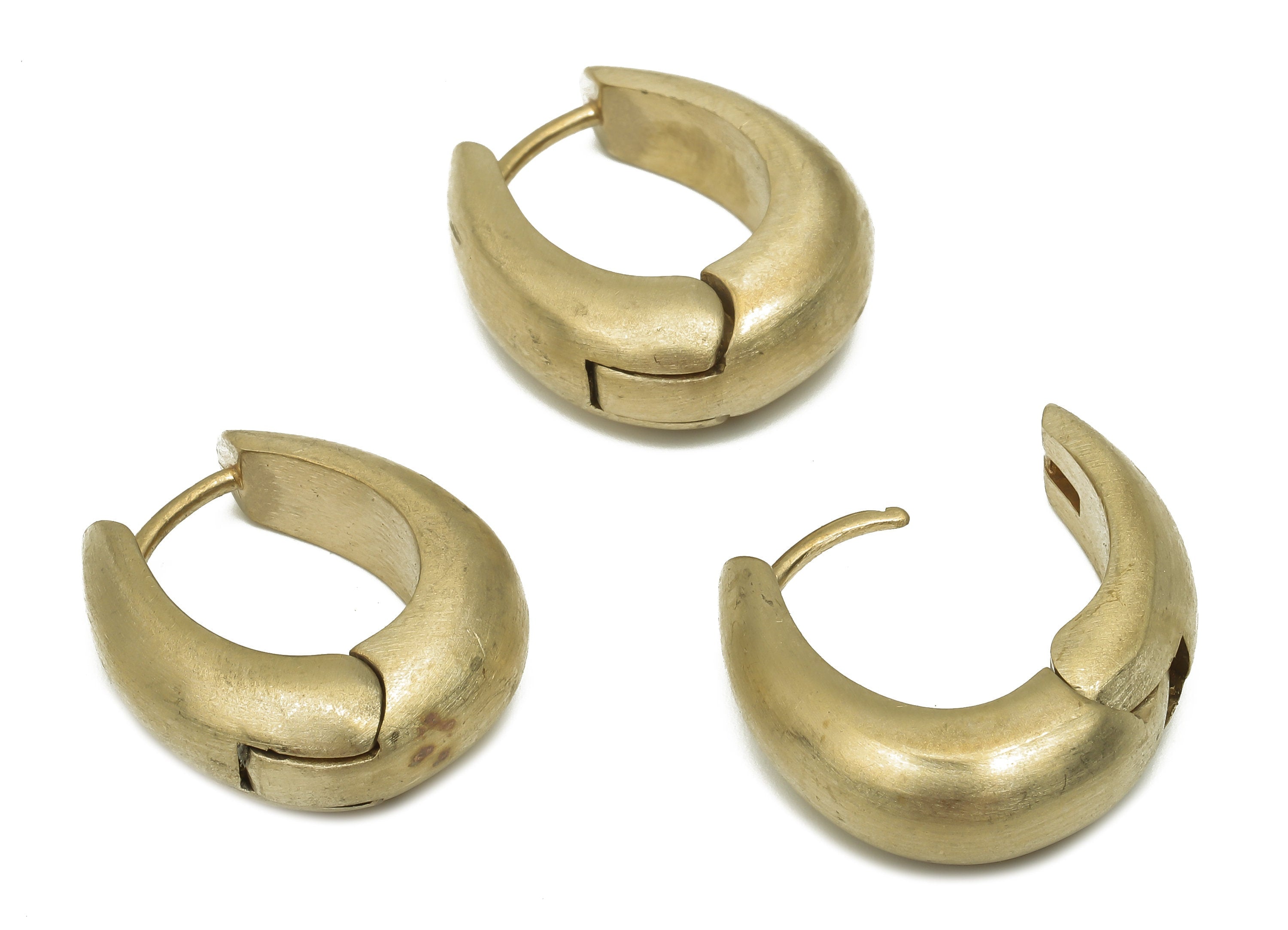 Brass Oval Huggie Hoop Earring - Raw Brass Minimalist Hoop Earrings - Earring Findings - Thick Clasp - 21.26x18.45x4.7mm - PP7861 - DOMEDBAZAAR