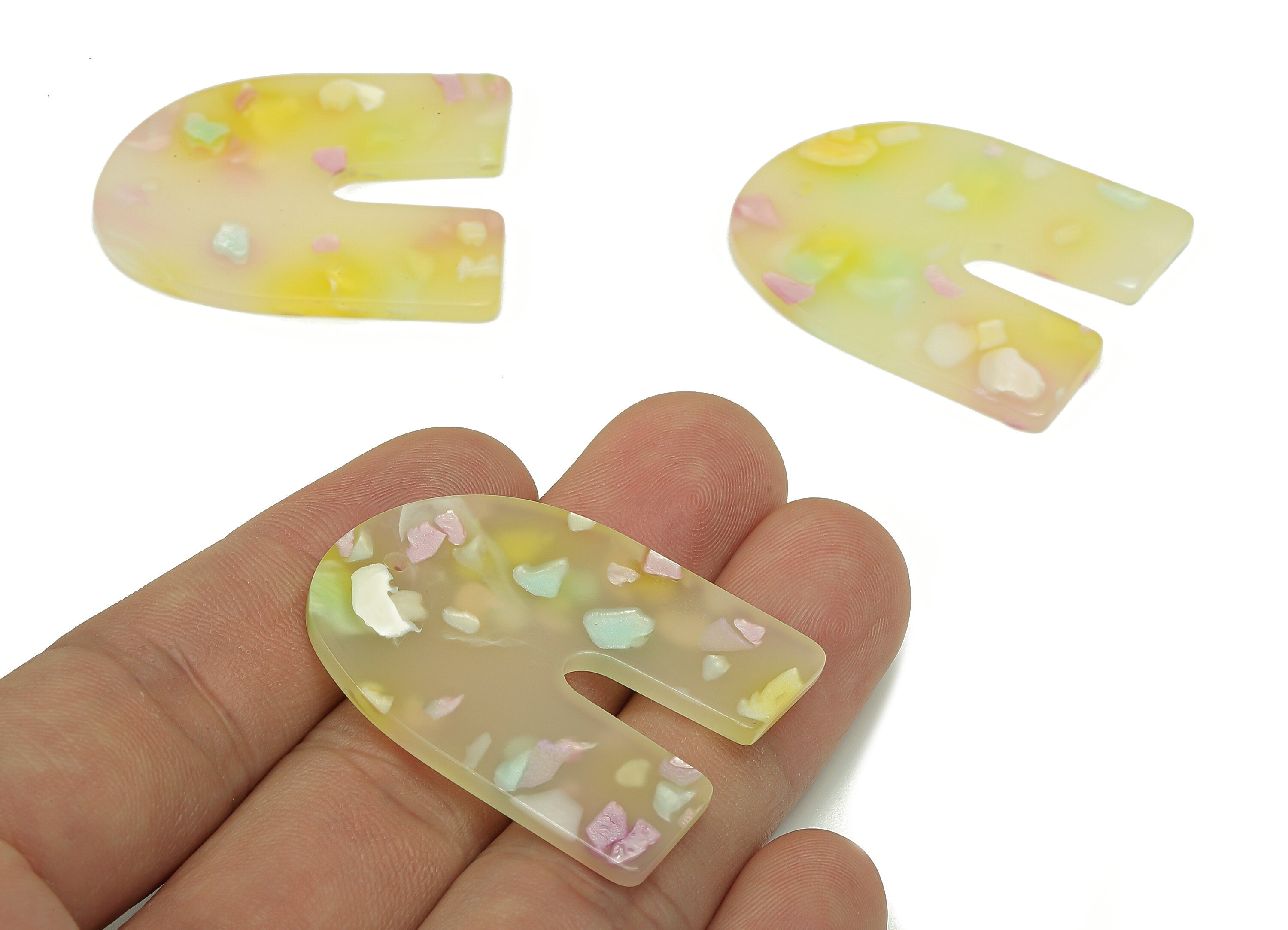 Acrylic U Earring Charms - Acrylic U Earring - U Horsehoe Pendant With Hole - Color Code: A596 - 37.6x31.1x2.7mm - AC2563-A596 - DOMEDBAZAAR