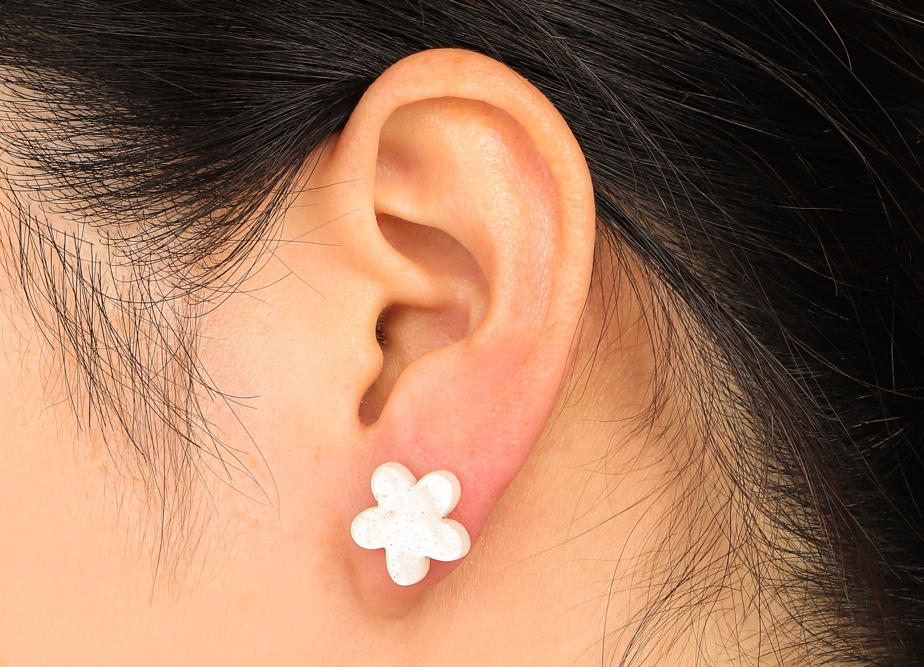 Acrylic Flower Earring Post - White Flower Stud Earring - 316 Stainless Steel Stud - Color Code: A855 - 14.56x14.51x2.68mm - AC1333A-A855 - DOMEDBAZAAR
