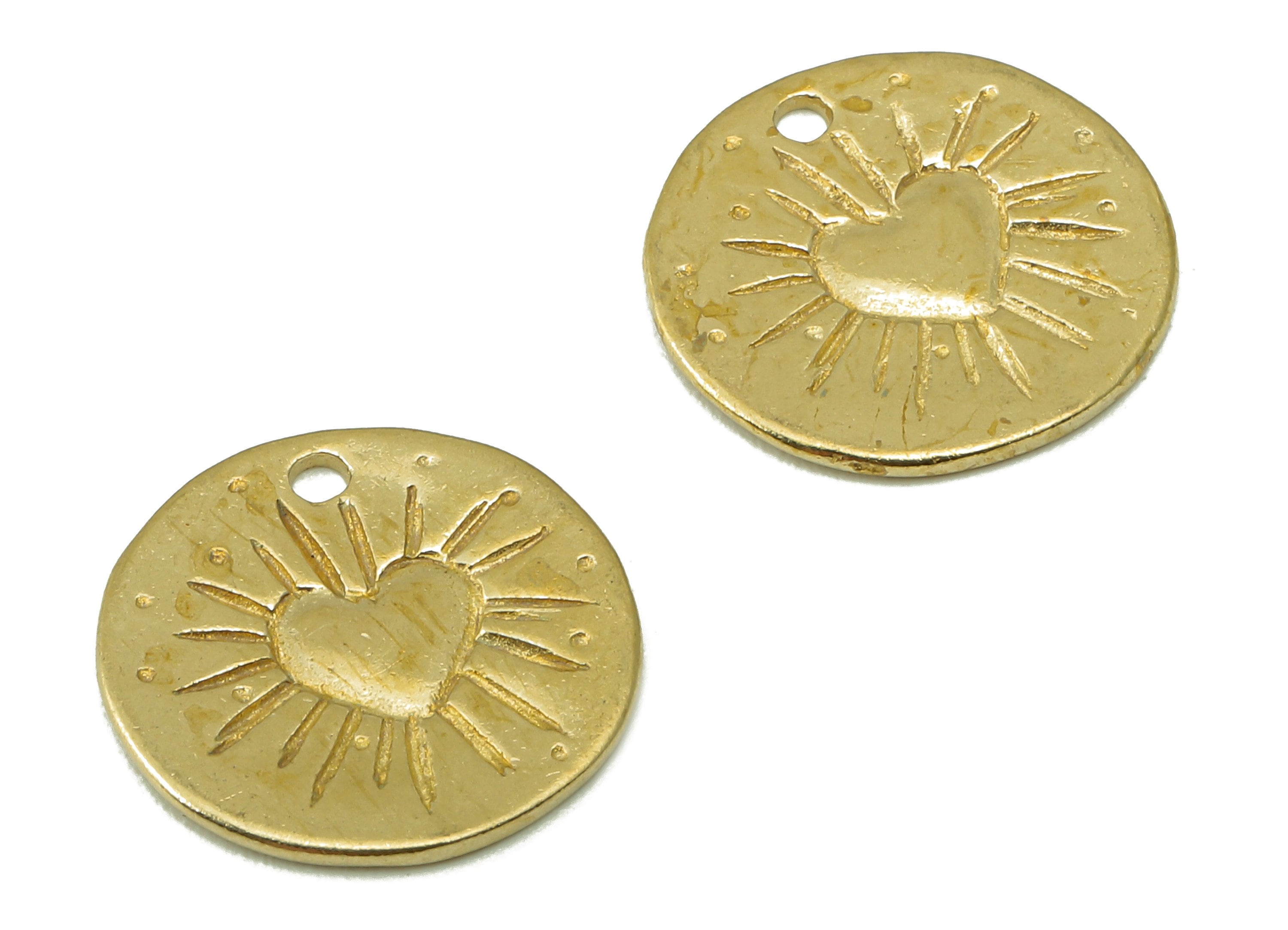 Raw Brass Round Earring-Pendant With Carved Peach Heart Pattern-Necklace Eardrop Connector Jewelry Making Supplies-13.15x13.15x0.74mm-PP8382 - DOMEDBAZAAR