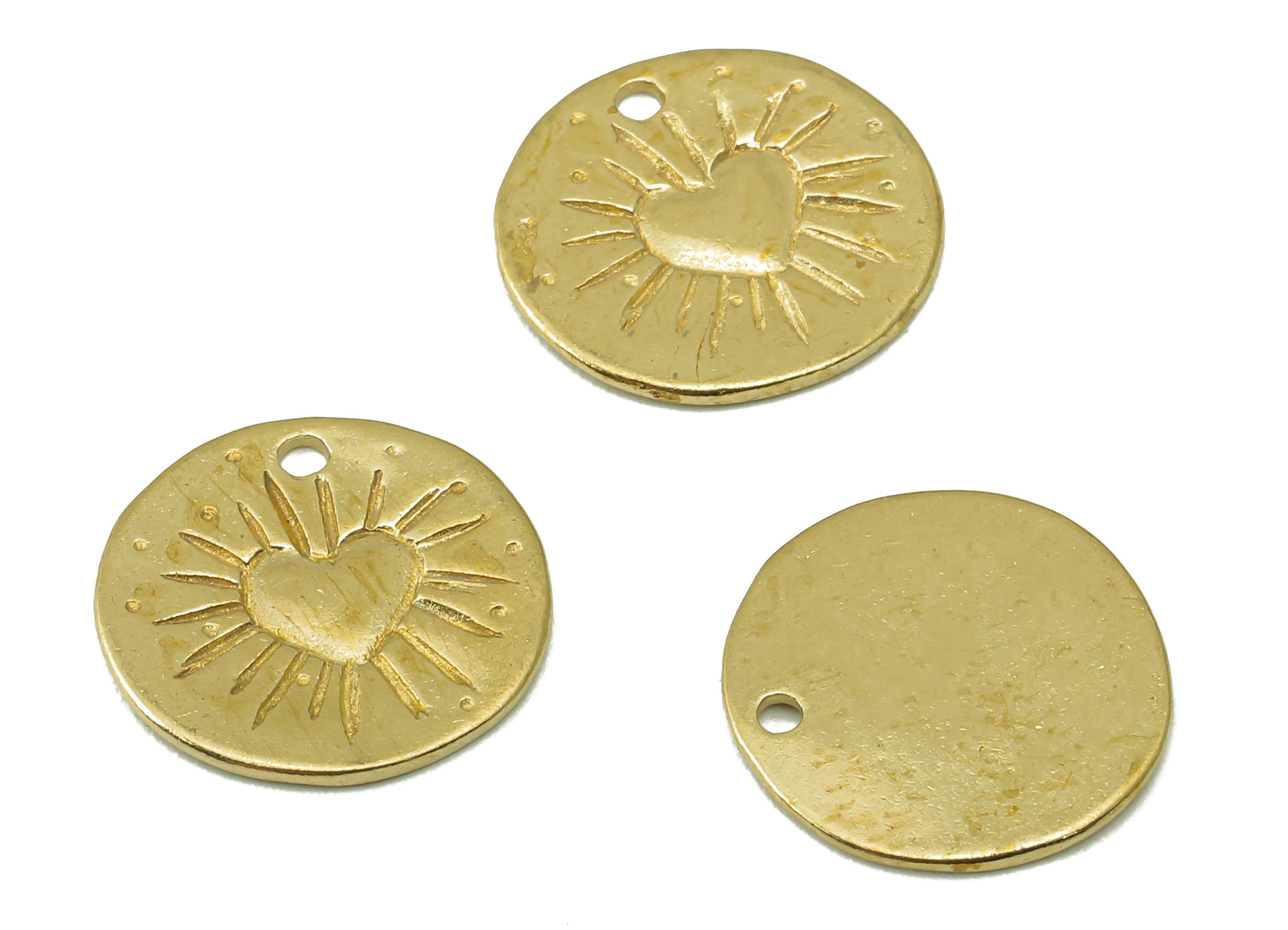 Raw Brass Round Earring-Pendant With Carved Peach Heart Pattern-Necklace Eardrop Connector Jewelry Making Supplies-13.15x13.15x0.74mm-PP8382 - DOMEDBAZAAR