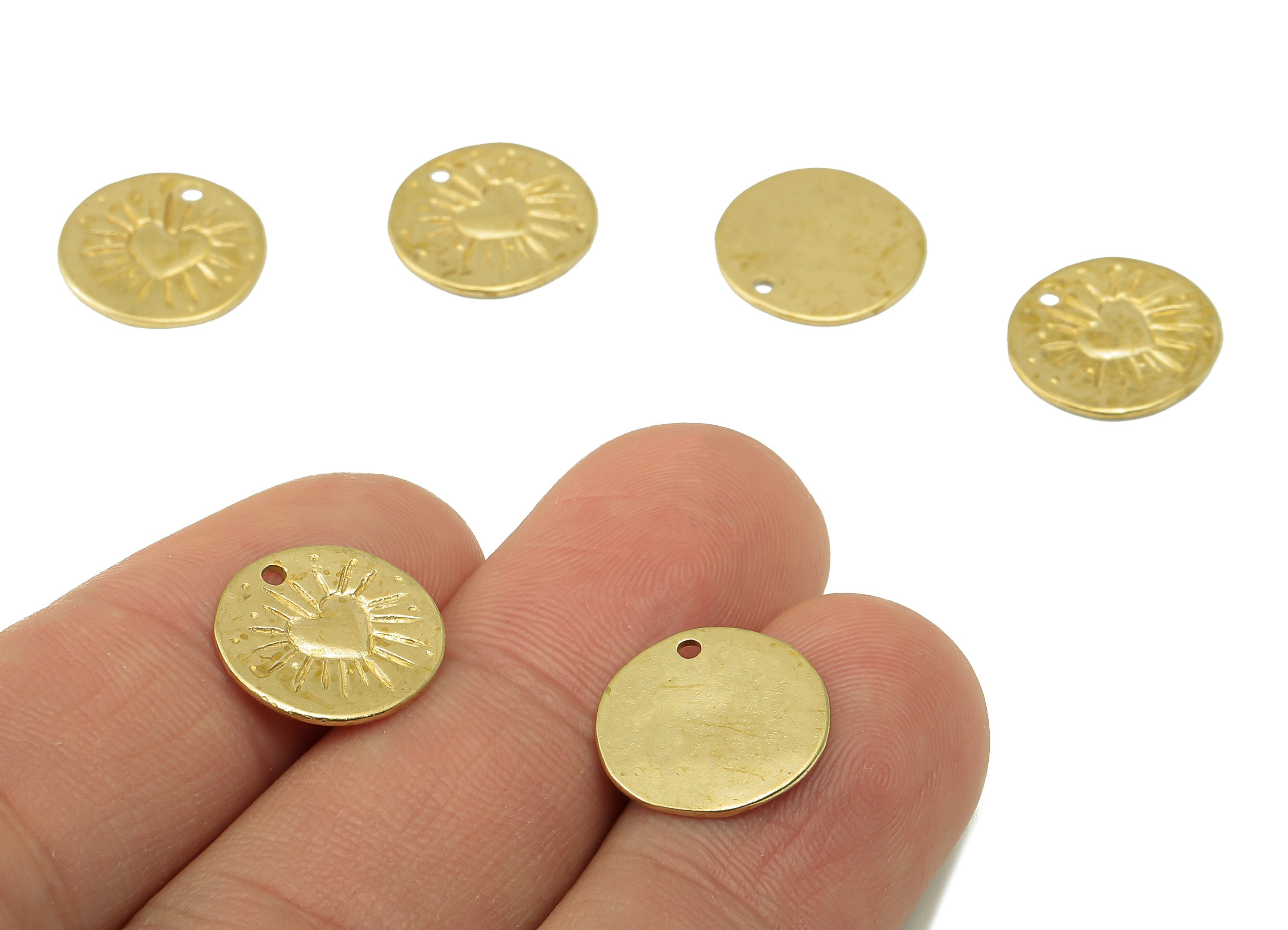 Raw Brass Round Earring-Pendant With Carved Peach Heart Pattern-Necklace Eardrop Connector Jewelry Making Supplies-13.15x13.15x0.74mm-PP8382 - DOMEDBAZAAR