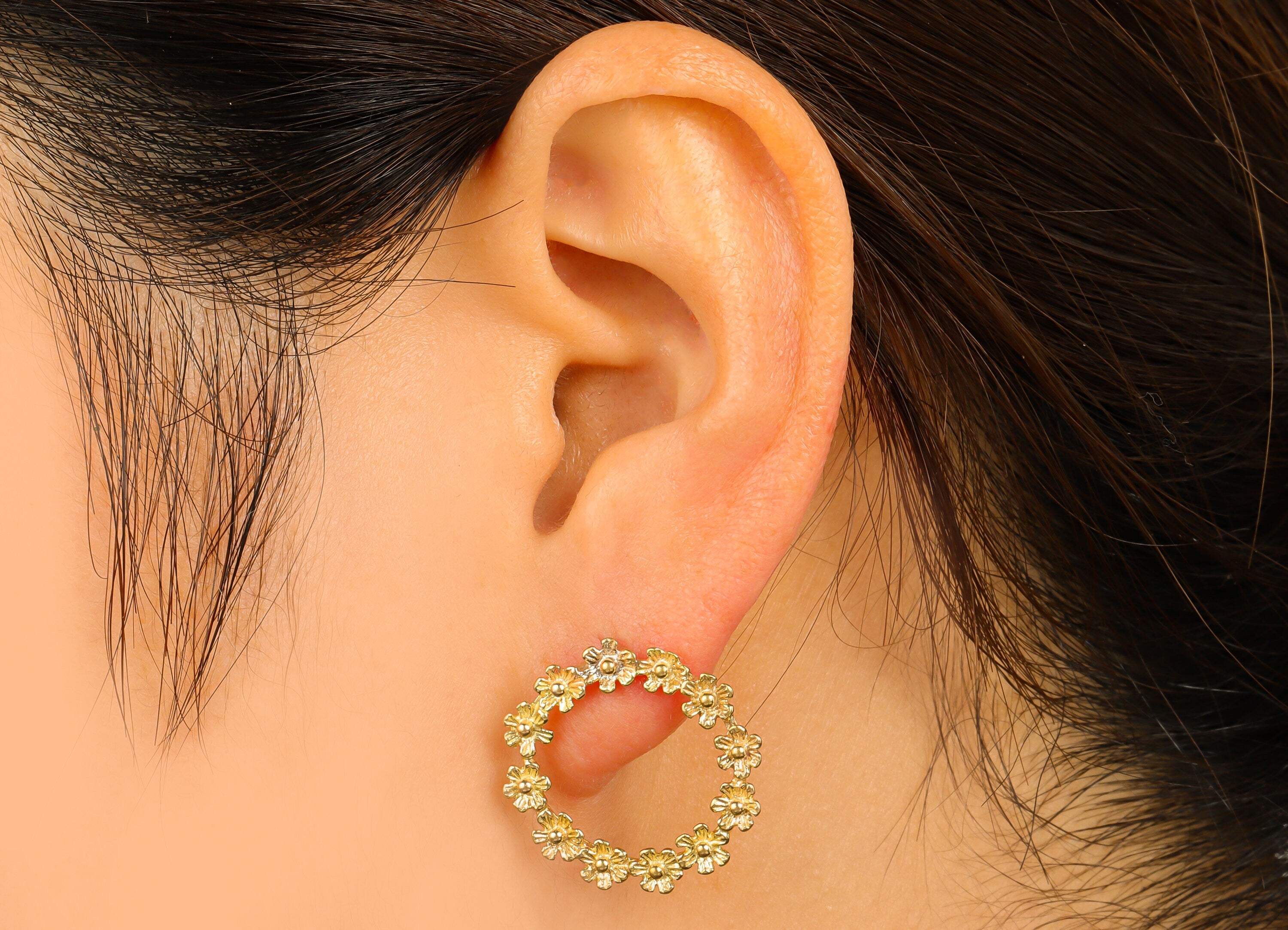 Brass Hoop Flower Crown Stud - Raw Brass Wreath Earring Post - Botanical Stud Earring - Brass Daisy Crown Earring - 22x22x2.04mm - PP8600 - DOMEDBAZAAR