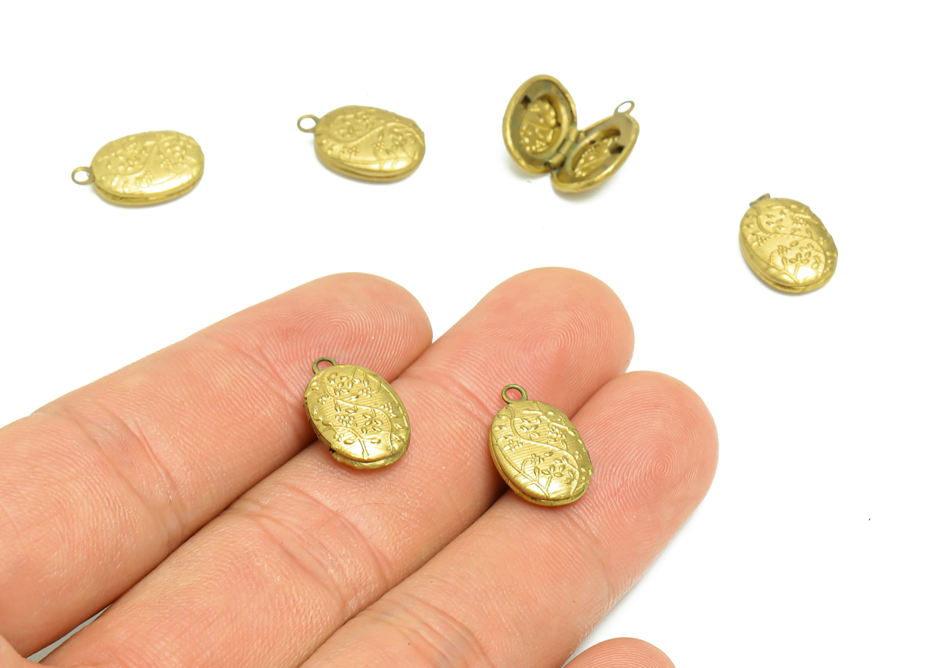 Brass Oval Locket Charm - Raw Brass Antique Vintage - Antique Looking Locket - Engraved Locket Vintage Looking Locket - 15.4x10x3mm - PP8945 - DOMEDBAZAAR