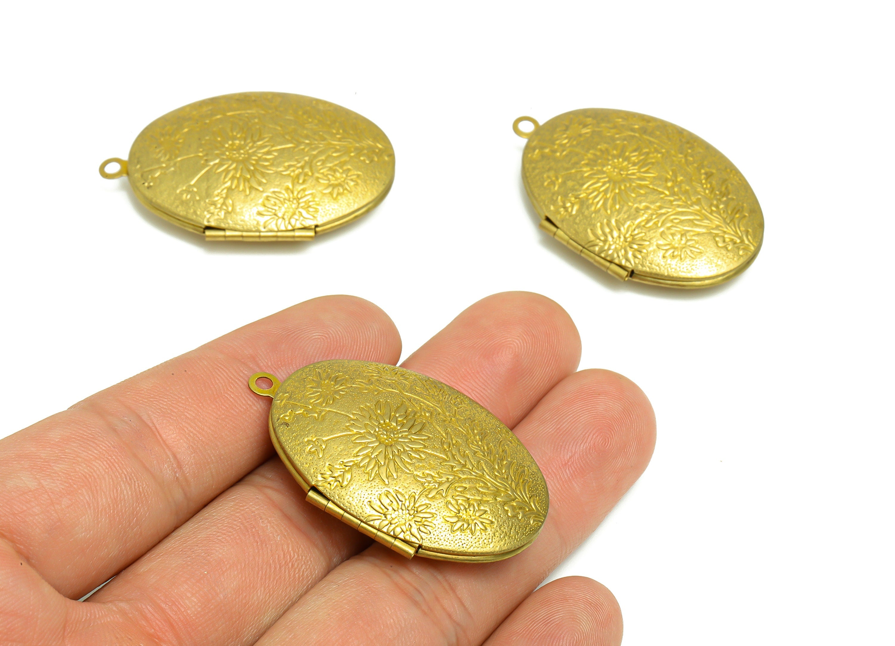 Brass Oval Locket Charm - Raw Brass Grandmother Charms - Antique Looking Locket - Vintage Looking Locket- 23.66x15.72x5.58mm - PP8936 - DOMEDBAZAAR