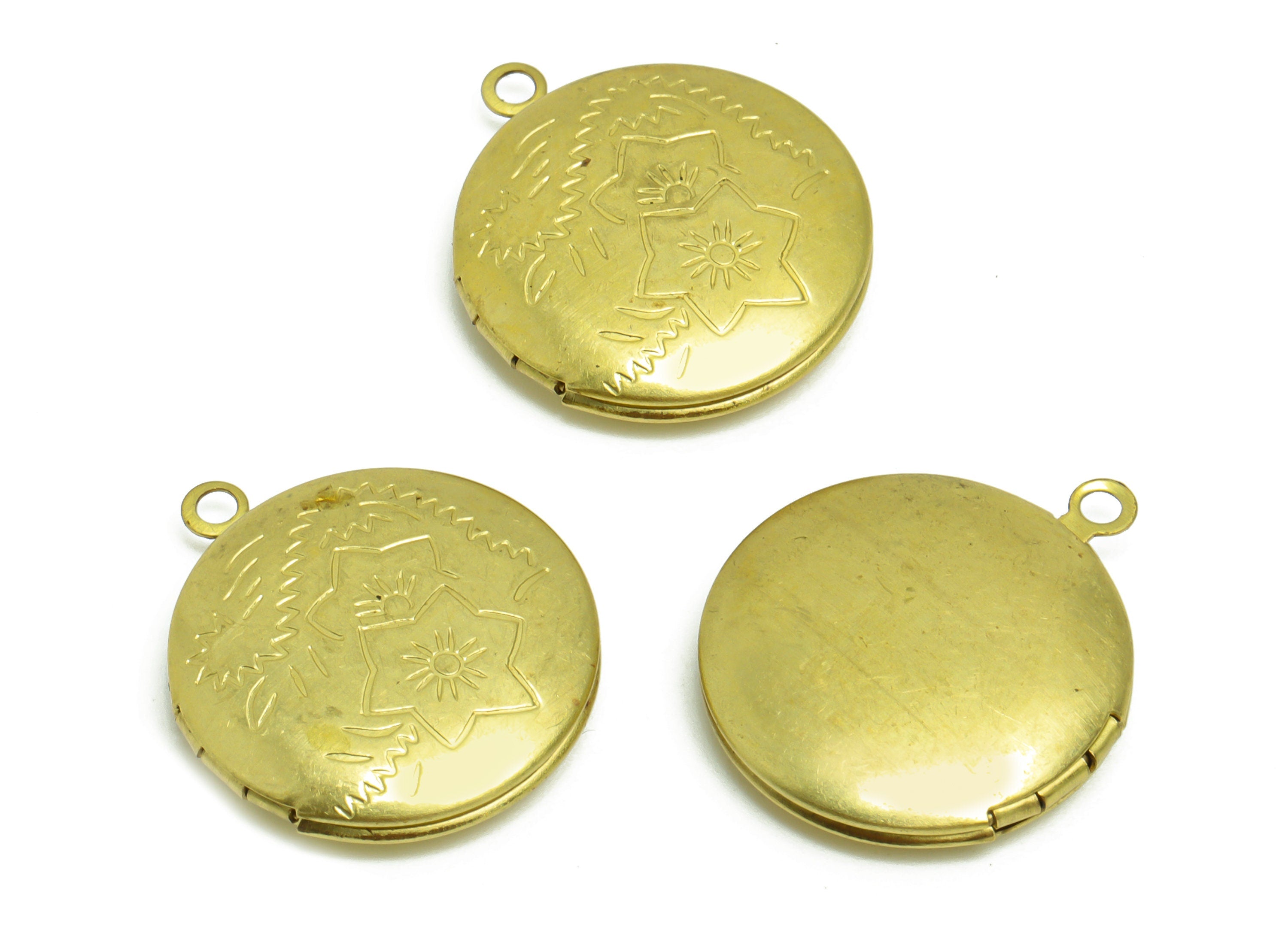 Brass Round Locket Charm - Raw Brass Pattern Star Locket Charms - Antique Looking Locket - Vintage Looking Locket - 23.5x19.9x5.2mm - PP8940 - DOMEDBAZAAR