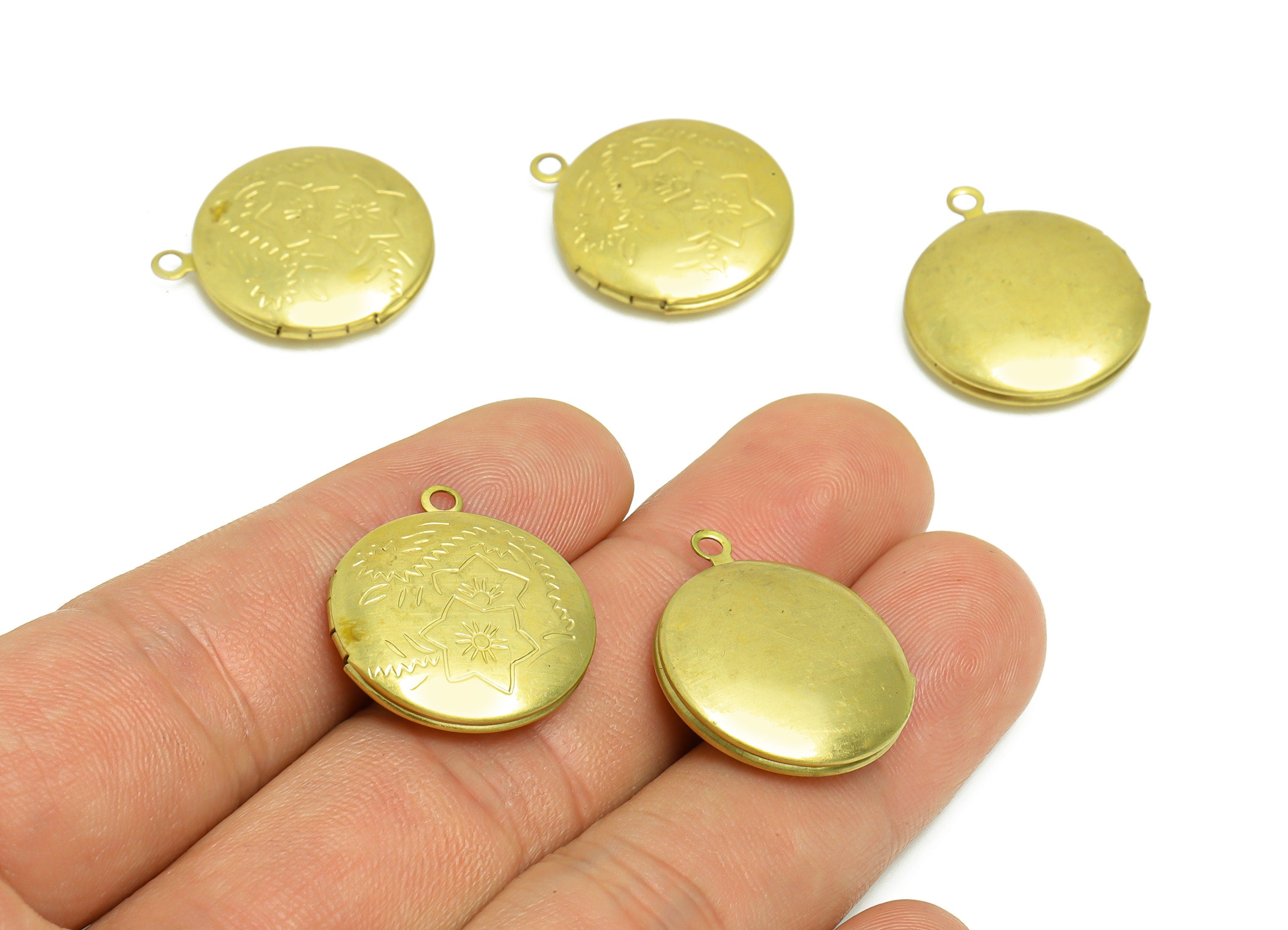 Brass Round Locket Charm - Raw Brass Pattern Star Locket Charms - Antique Looking Locket - Vintage Looking Locket - 23.5x19.9x5.2mm - PP8940 - DOMEDBAZAAR