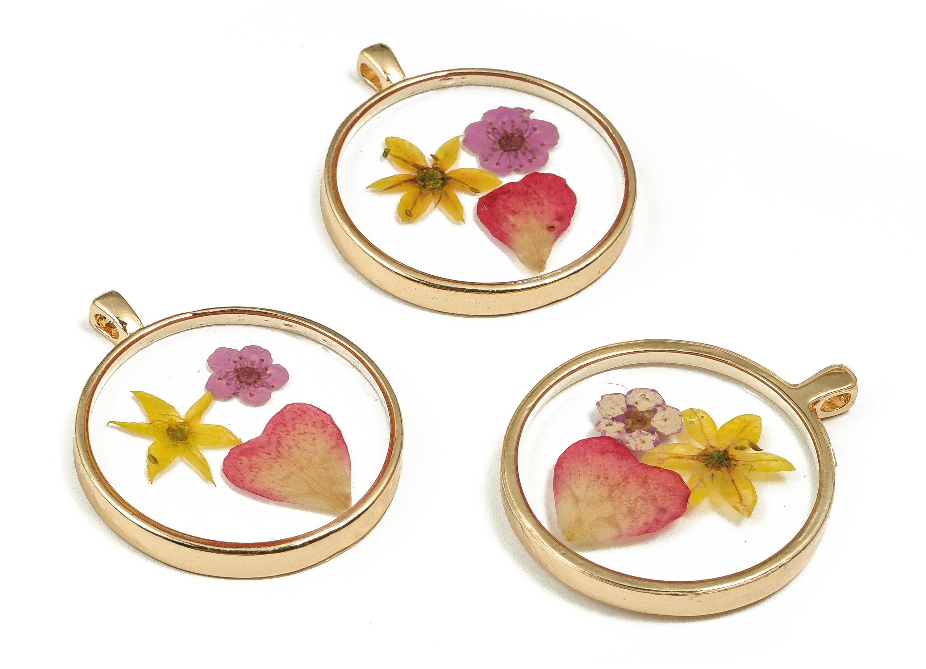 Epoxy Resin Round Real Flower Charms - Chinese Chive Flower&Chinese Narcissus Pendant - Gold Tone Plated Alloy - 35.11x29.18x3.68mm - ZZ1902 - DOMEDBAZAAR