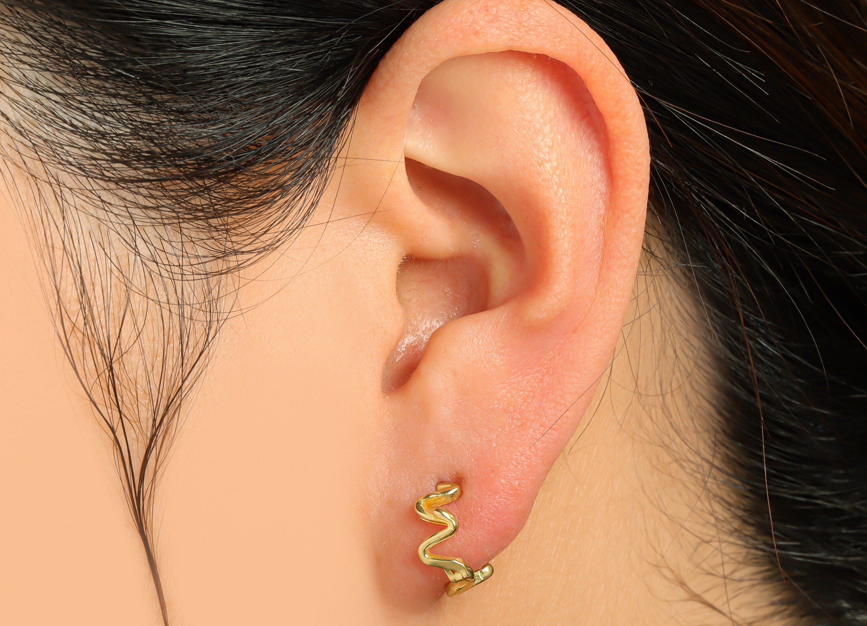 Brass Wavy Huggie Hoop Earring - Raw Brass Wavy Wire  Hoop Clasp Earring - Brass Hoop Earring - Huggie Hoop Earring - 7.9x9x1.66mm - PP9493 - DOMEDBAZAAR