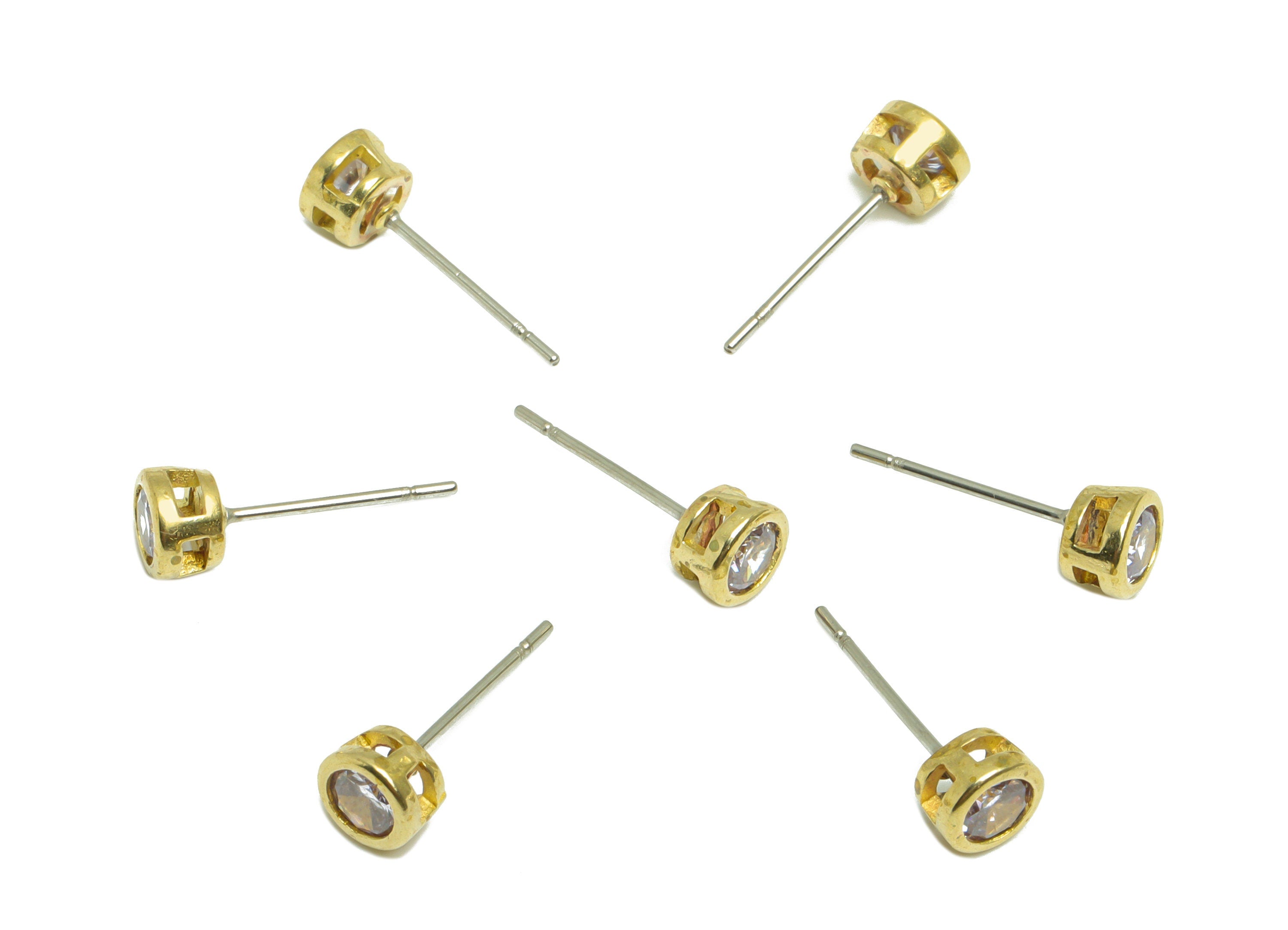Lavenda (CZ-06) Zircon Earring Stud - Raw Brass Minimalist CZ Earring Post - Cubic Zircon Earring Post - 15.6x5.4x3.5mm - PP9825A - DOMEDBAZAAR