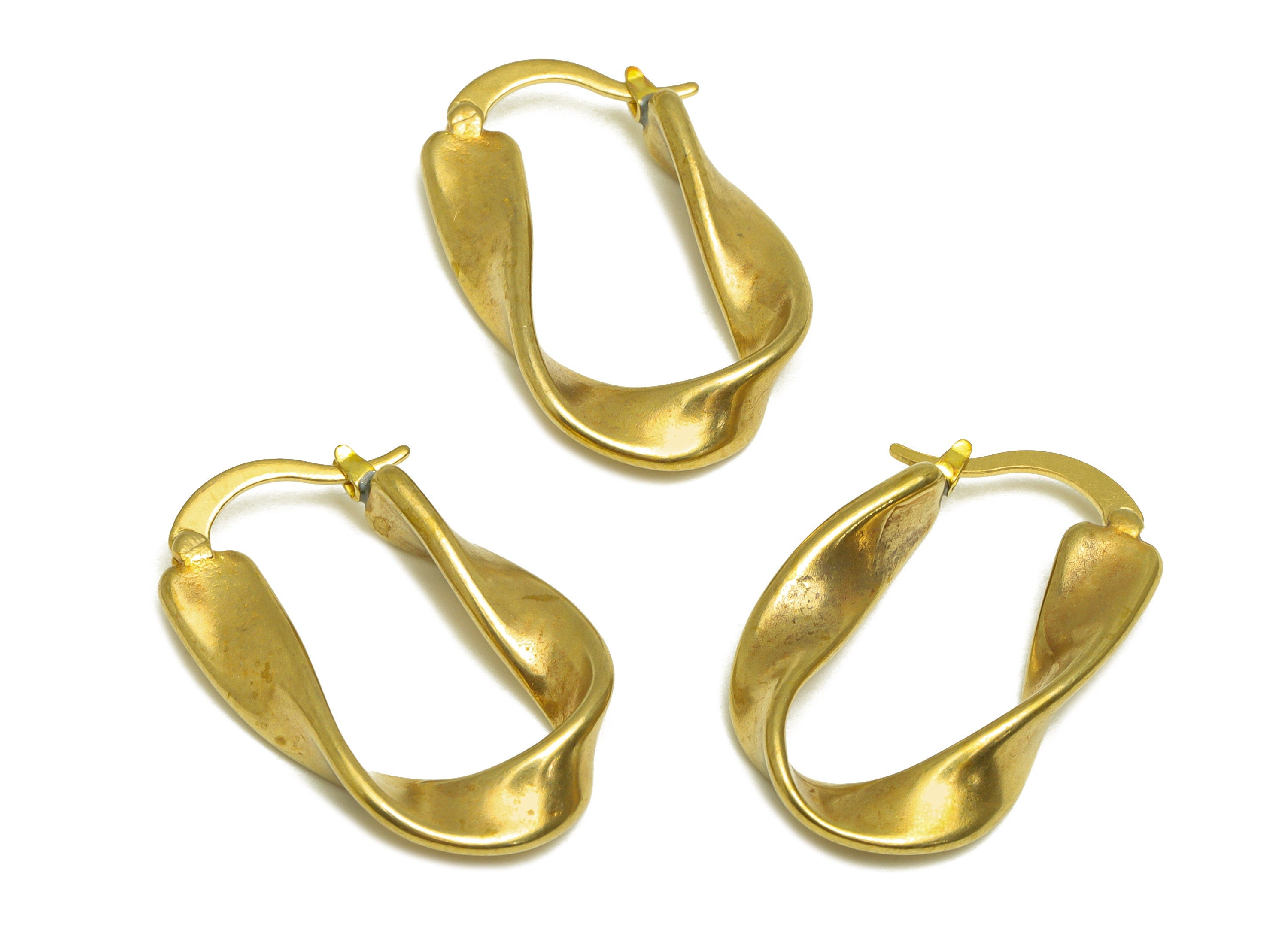 Thick Wavy Hoop Earring - Brass Wavy Hinged Circle Back Earring - Brass Oval Hoop Earring - Wavy Hinged Back Earring - 27.5x17x4mm - PP10491 - DOMEDBAZAAR