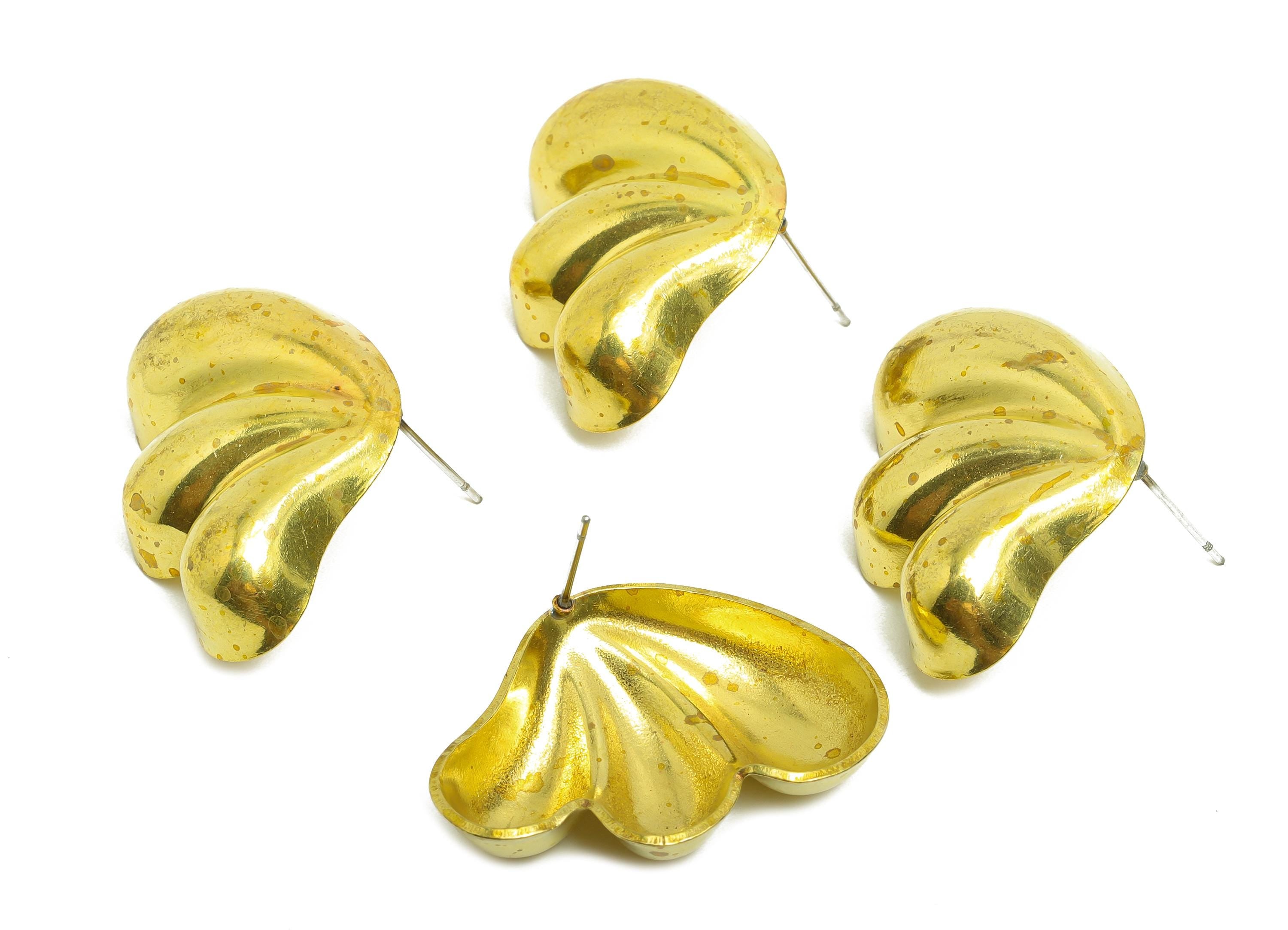 Curved Leaf Motif Earring - Raw Brass Unique Sculptural Earring Natural Curves - Minimalist Earring - Artistic Jewelry - 33x23x6mm -PP10781 - DOMEDBAZAAR