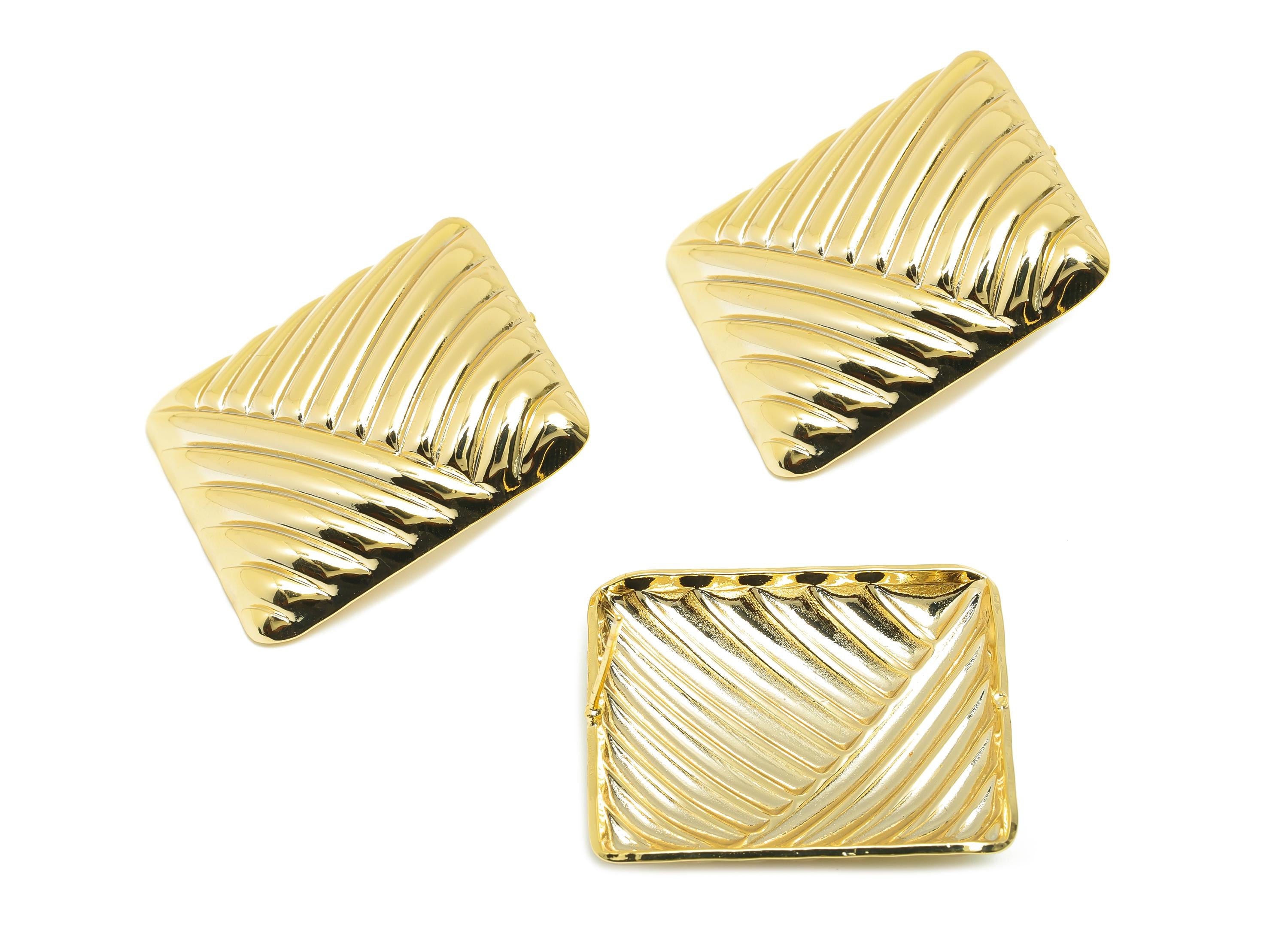 Shiny Finish Square Earring - Brass Bold Geometry Earring - Gold Textured Wave Earring - Vintage-Inspired Rippled Stud - 33x28x6mm -RGP10086 - DOMEDBAZAAR