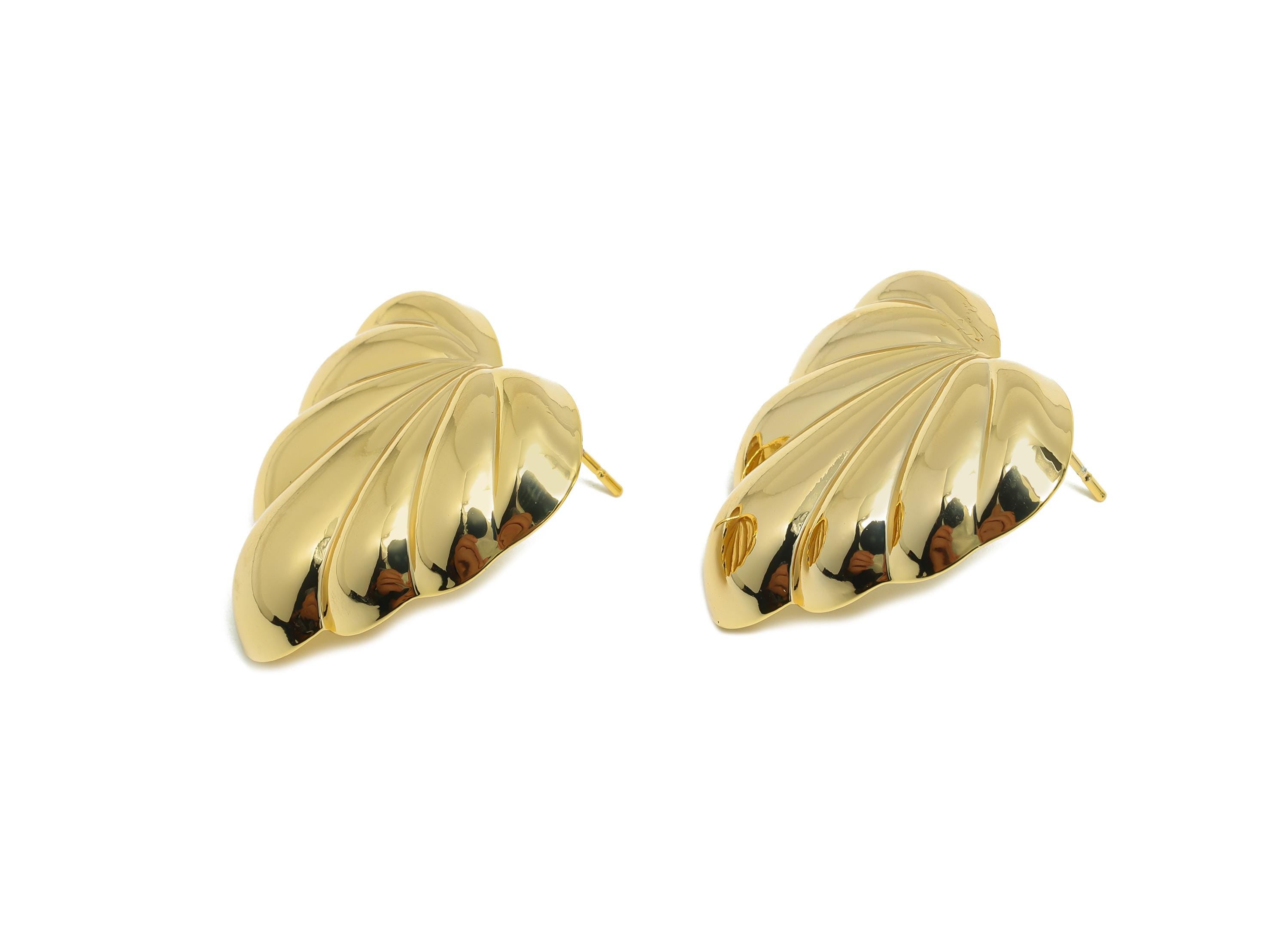 Vintage Fan Leaf Earring - Brass Sculpted Fan Leaf Earring Stud - Textured Gold Jewelry - Gold Elegant Shell Earring - 31x26x4mm - RGP10088 - DOMEDBAZAAR