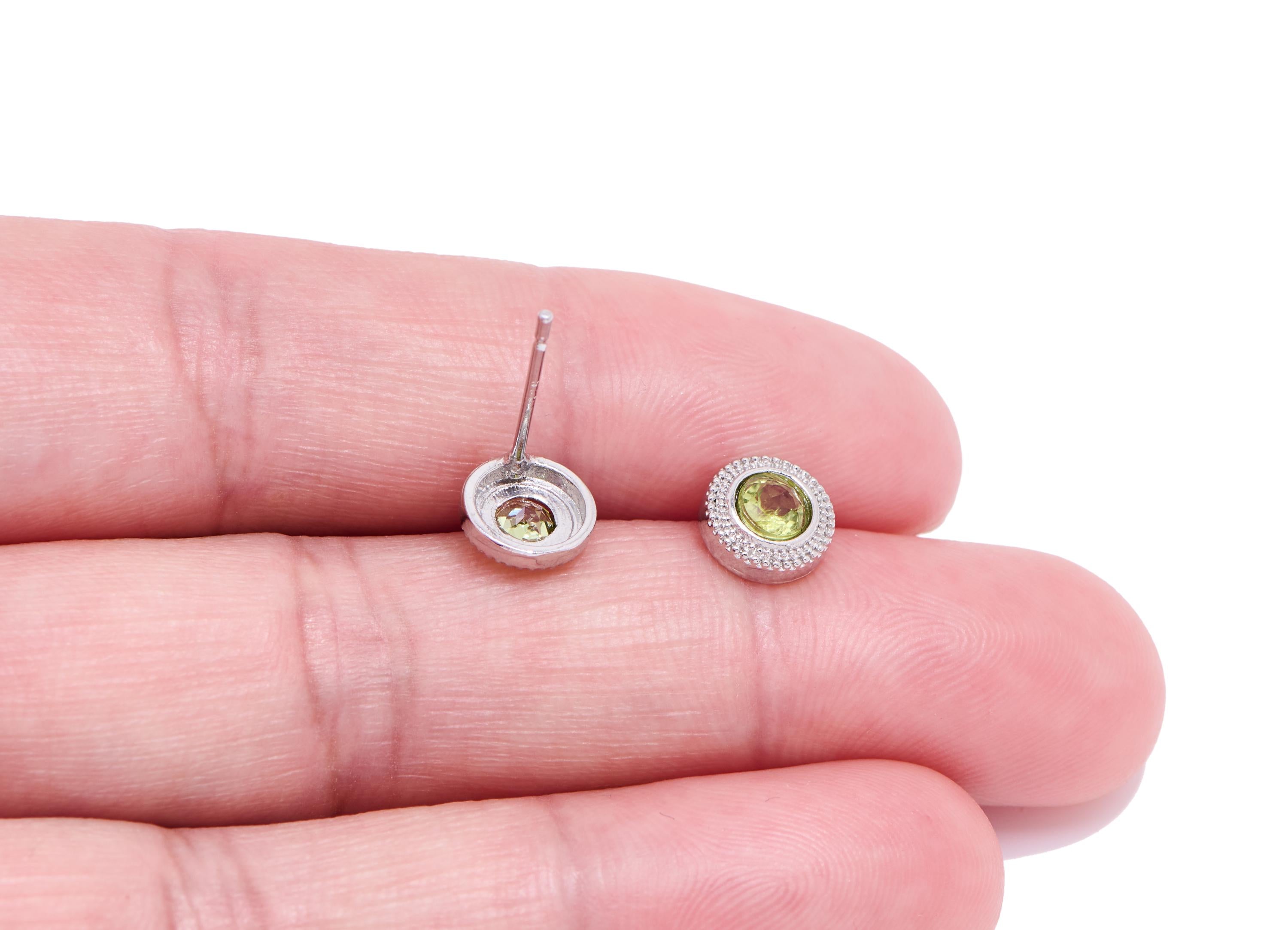 Olivine Brass Round Stud - Natural Gemstone Earring Post - Vintage Jewelry Making - Silver Stud - White K Plated - 7.44x7.44x2.88mm - NS2606 - DOMEDBAZAAR