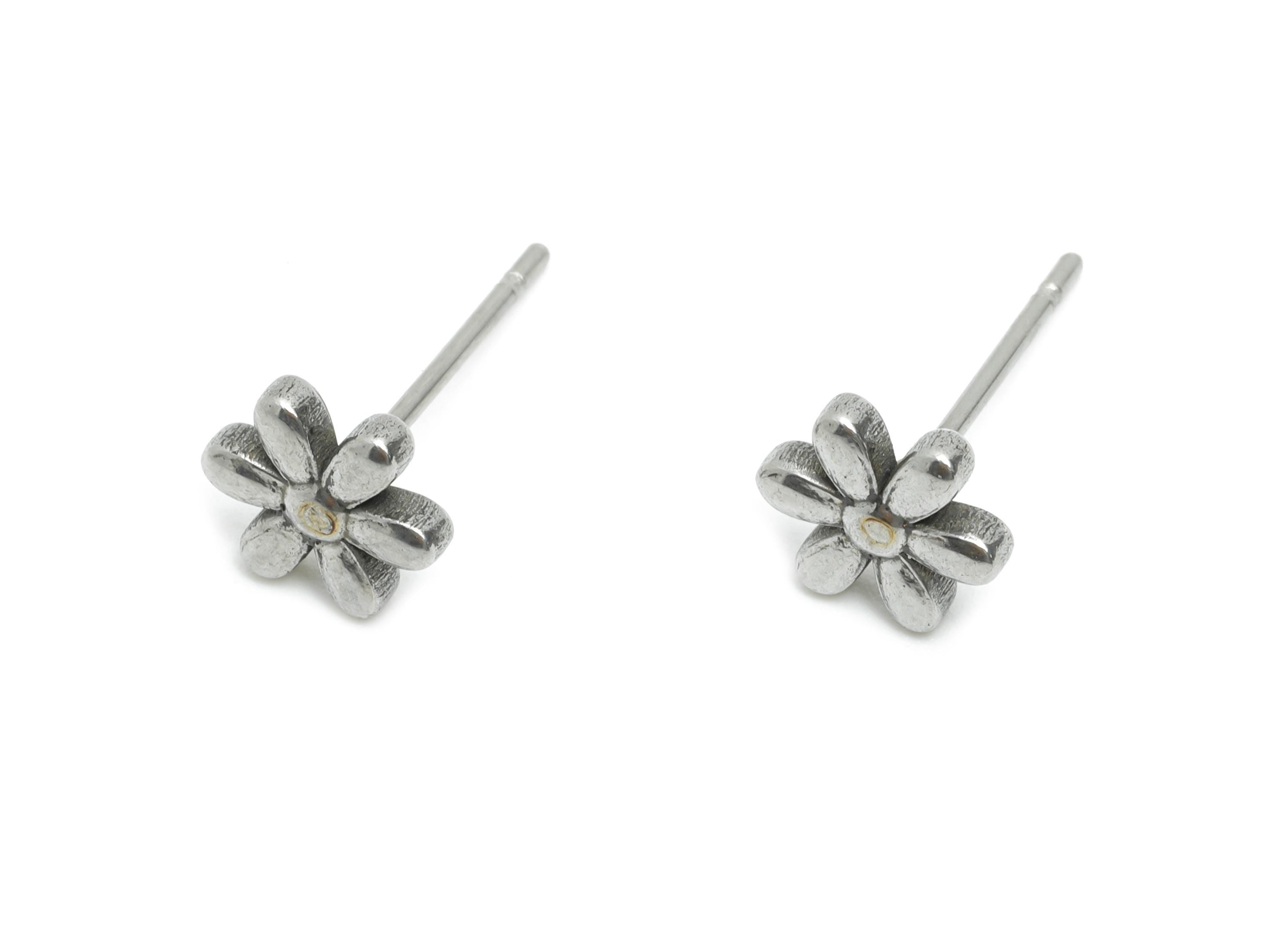 Stainless Steel Daisy Stud - Silver Botanical Flower Earring Post - Feminine Dainty Earring - Spring Bloom Jewelry - 6.9x6.9x1.87mm - SS2146 - DOMEDBAZAAR