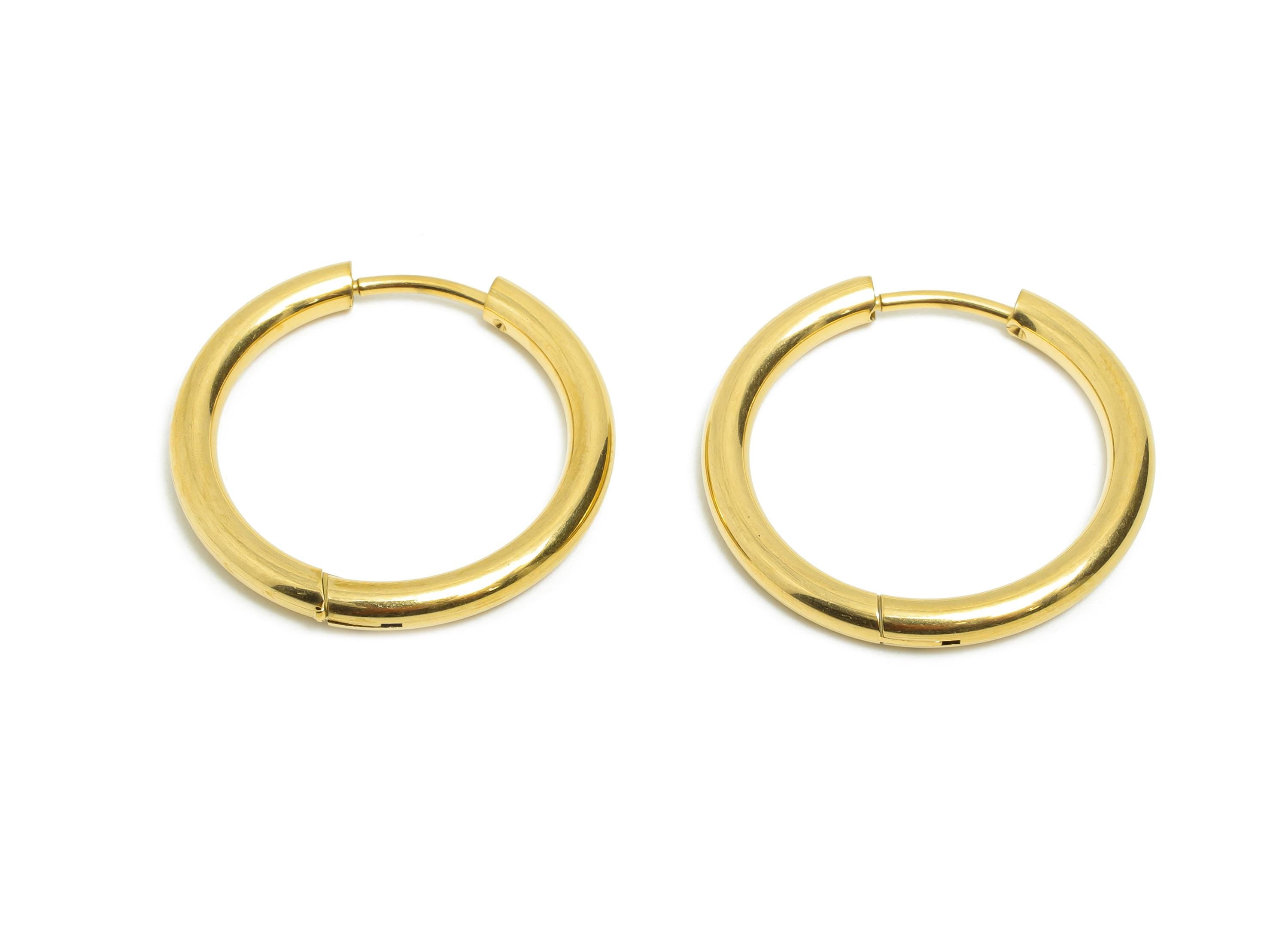 23x2.5mm Steel Hoop Earring - Elegant Gold Hoop Earring - Minimalist Circle Huggie Earring - 304 Stainless Steel- 22.6x22.6x2.5mm-SS1718-18G - DOMEDBAZAAR