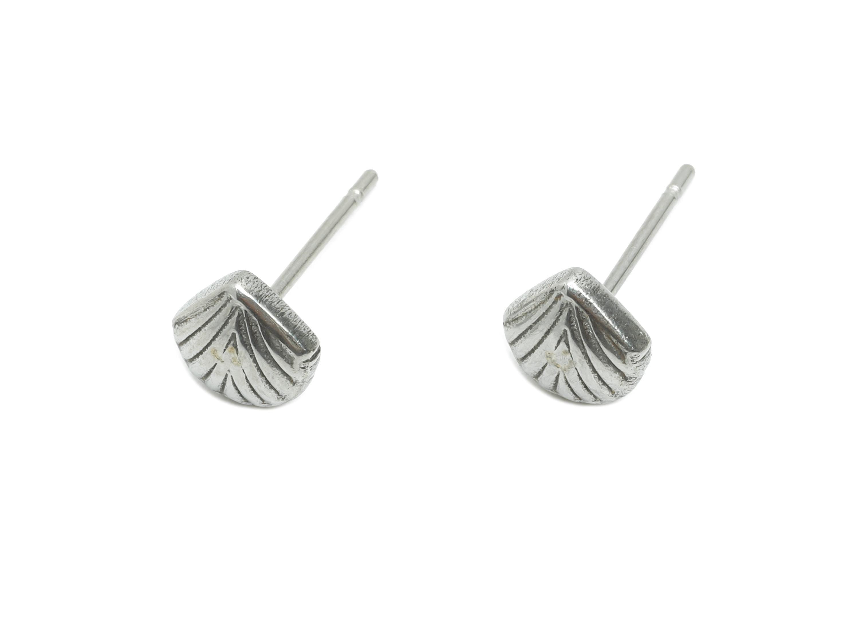 Stainless Steel Shell Studs - Silver Mini Shell Earring Post - Minimalist Marine Earring Stud - Steel Jewelry Finding - 6.9x6.7x2mm - SS2161 - DOMEDBAZAAR