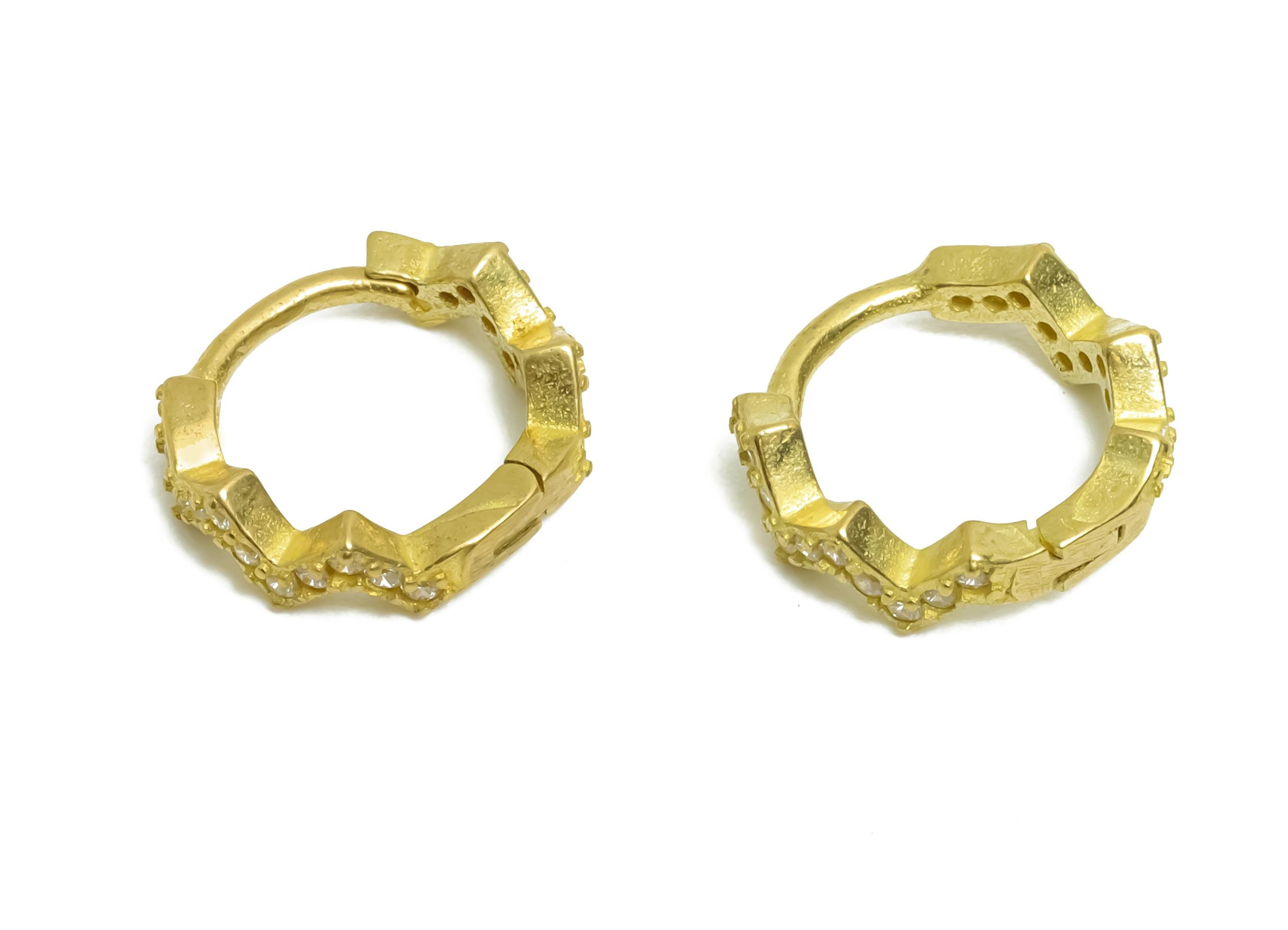 Brass CZ Huggie Hoop Earring - Raw Brass Wave Zircon Earrings - Classic Huggie Hoop Clasps - Jewelry Finding - 11.14x10x3.3mm - PP11320