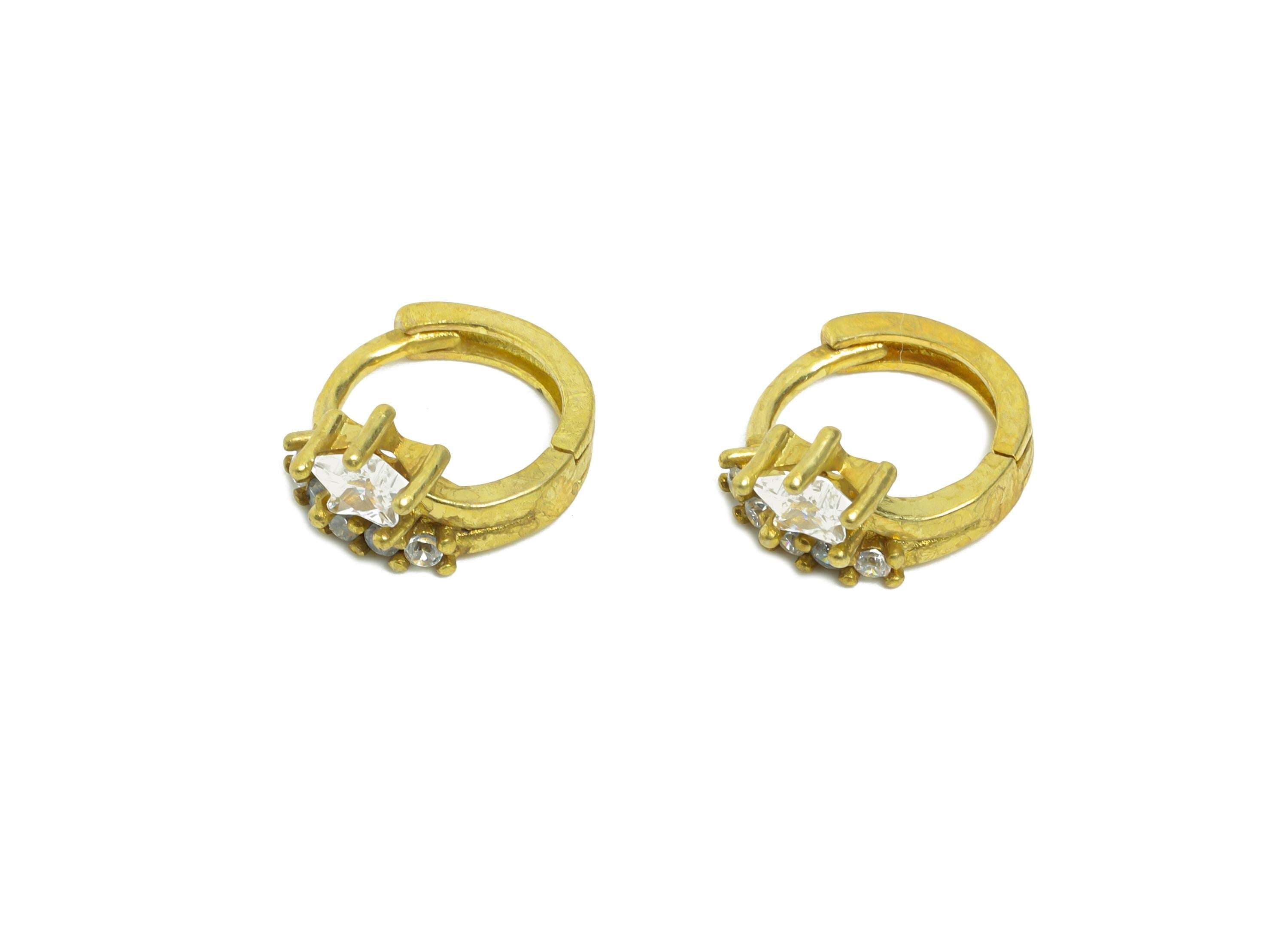 Brass CZ Star Huggie Hoop Earring - Raw Brass Cubic  Zircon Hoop Earring - Dainty Huggie Hoop Clasp - Everyday Wear - 14x11x7.62mm - PP11361 - DOMEDBAZAAR