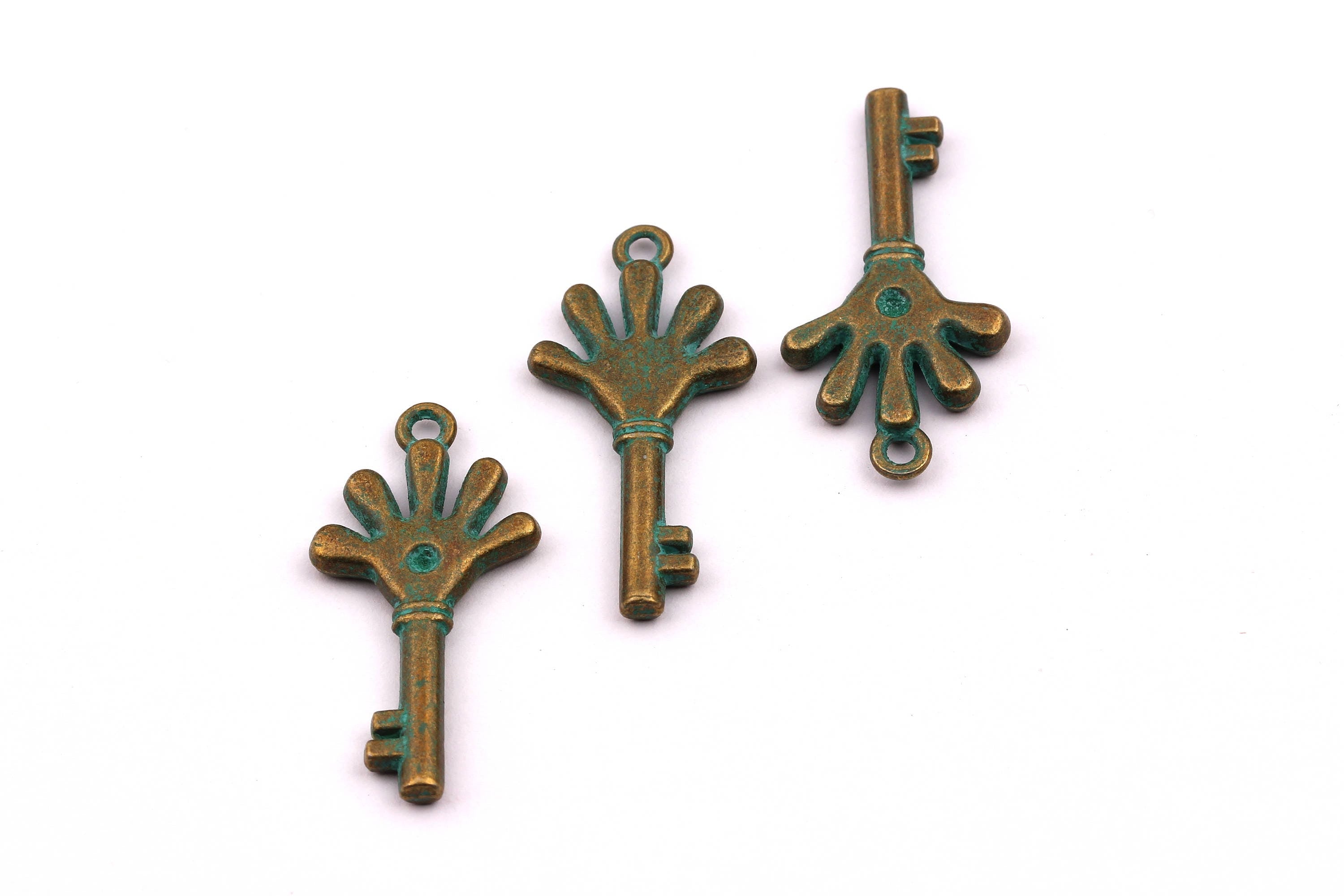 Faux Patina Pendant - Key Shaped - Alloy Charms - Antique Bronze Tone Necklace - Zinc Alloy Beads - Jewelry Supplies - 30x17x3mm ZZ1042 - DOMEDBAZAAR